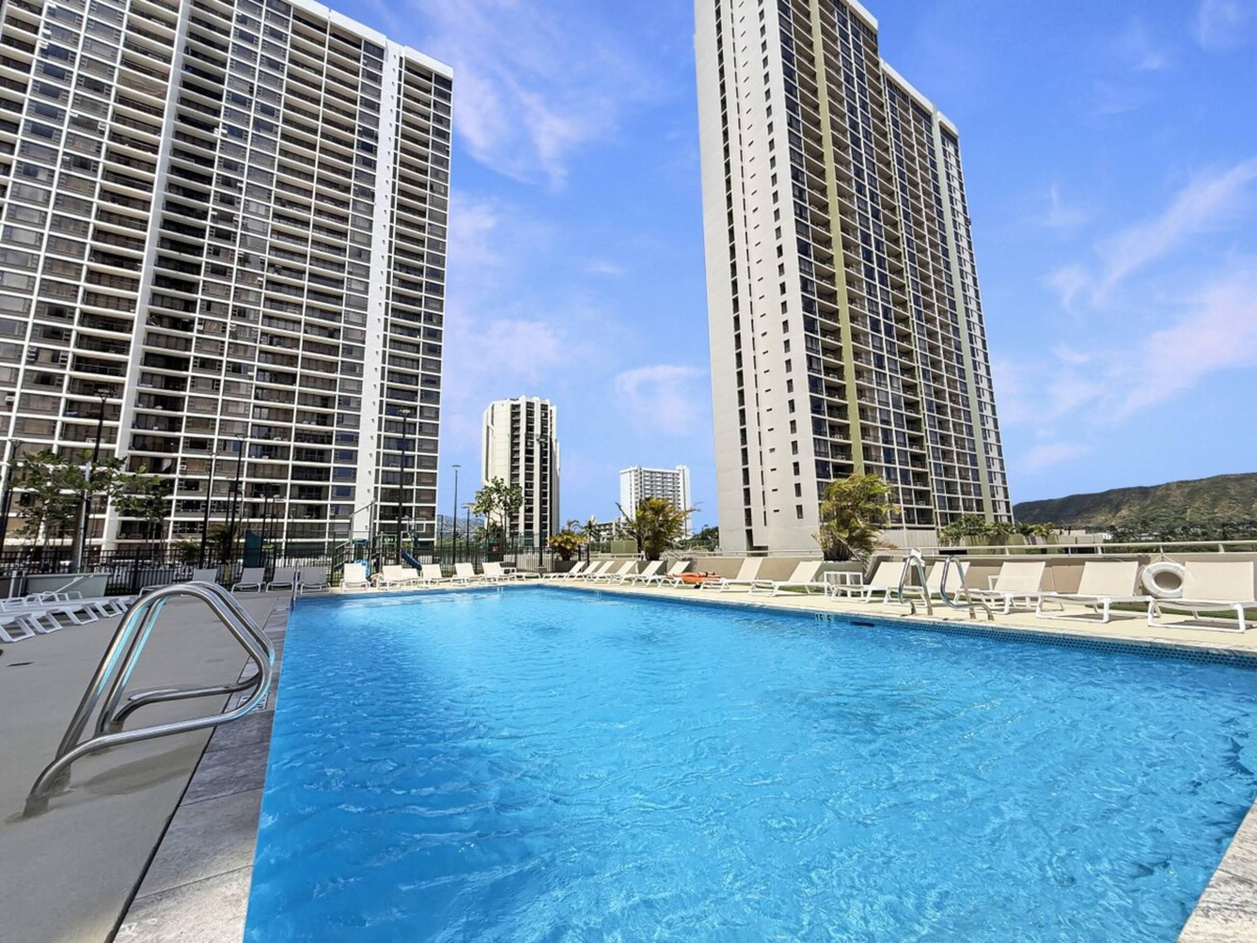 Newly Renovated Waikiki Condo w/Parking Near Beach - Photo 30