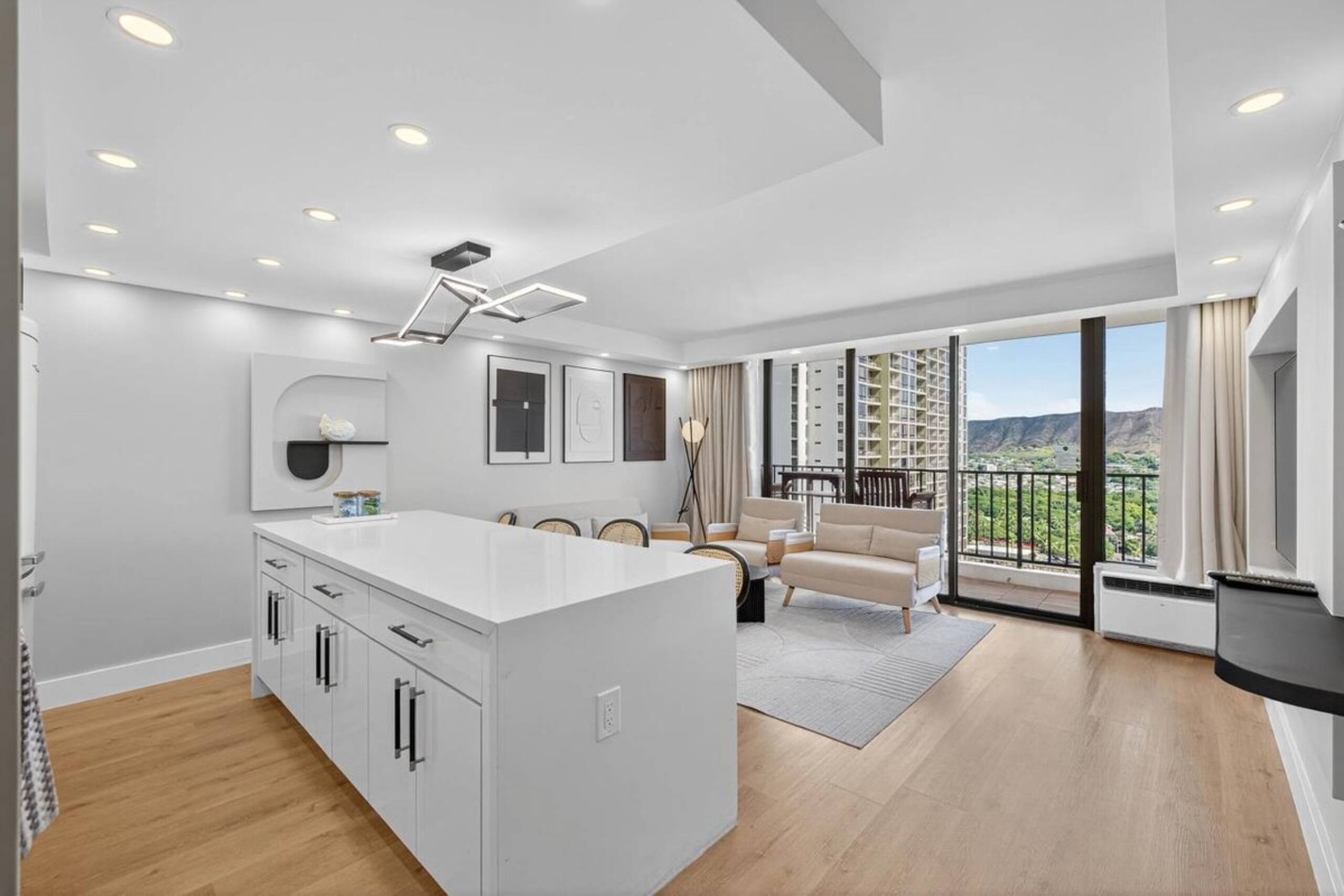 Newly Renovated Waikiki Condo w/Parking Near Beach - Photo 5