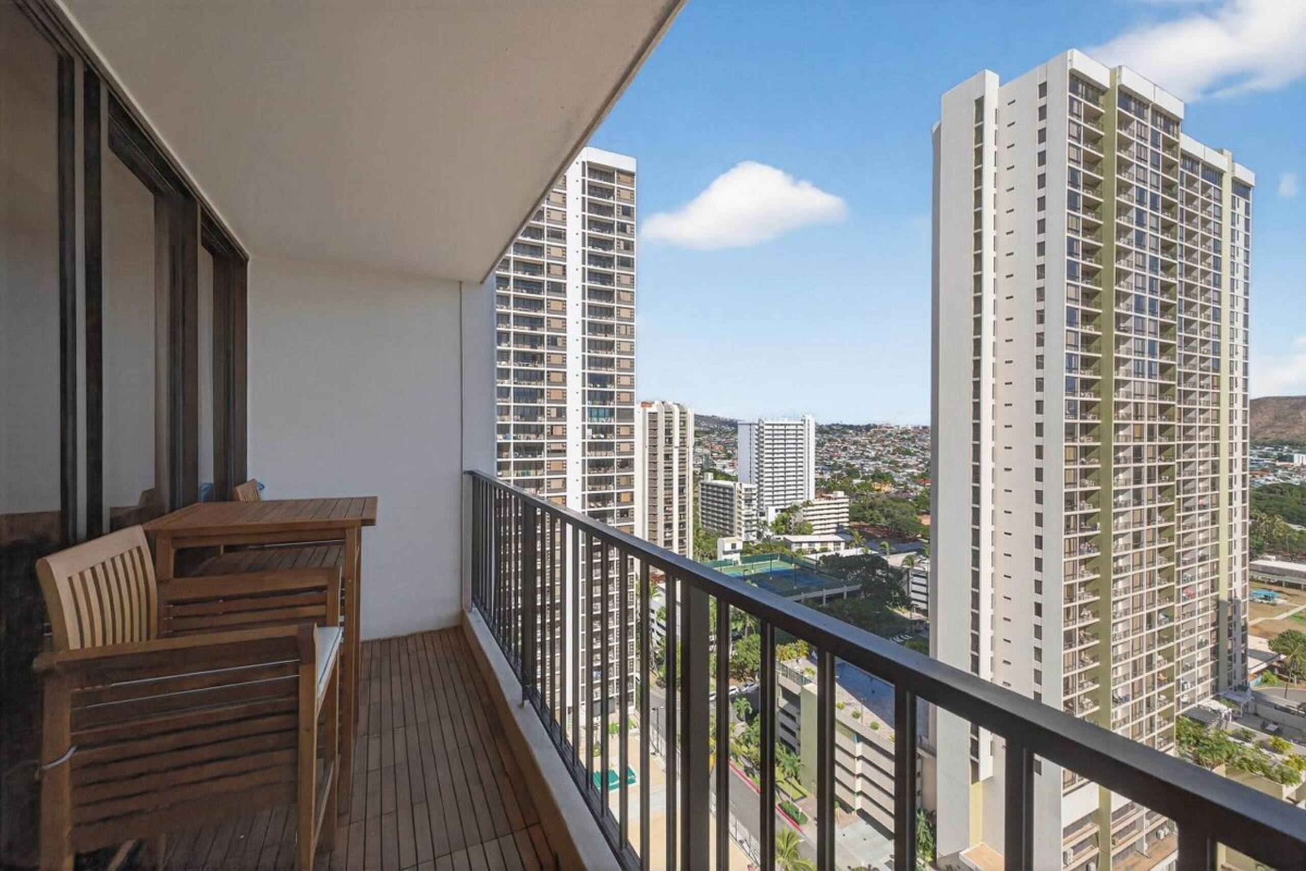 Newly Renovated Waikiki Condo w/Parking Near Beach - Photo 17