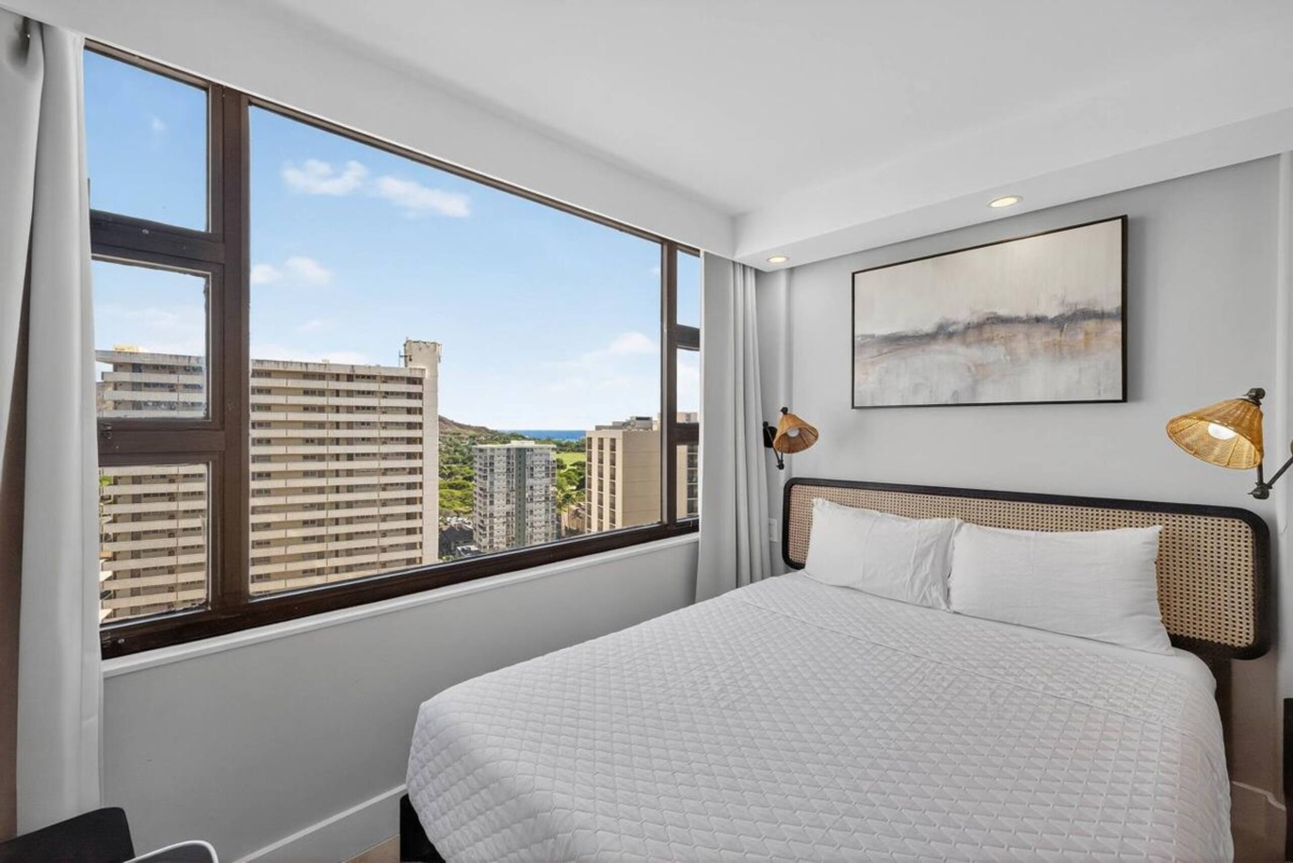 Newly Renovated Waikiki Condo w/Parking Near Beach - Photo 15