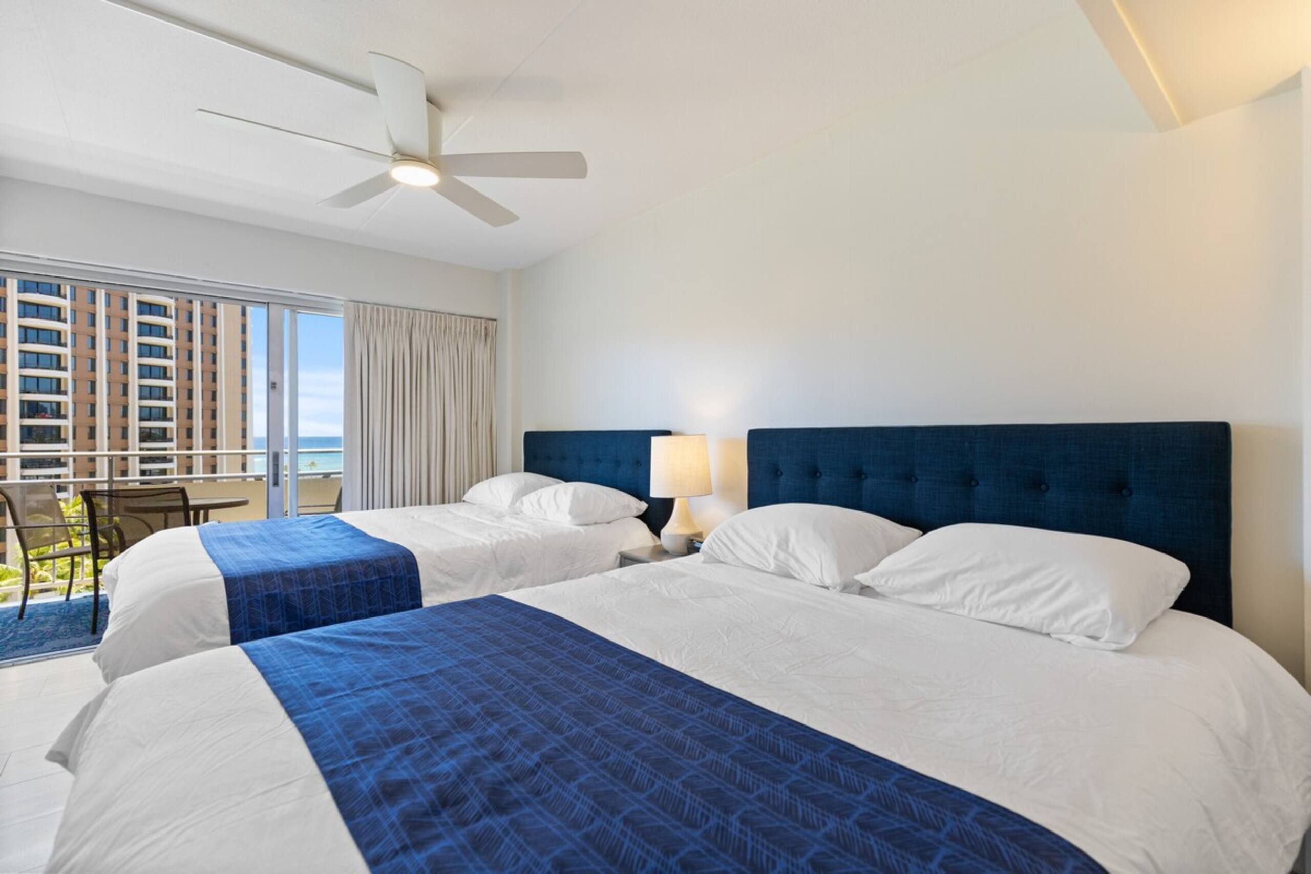 Waikiki Resort Ocean View & Fireworks Free Parking - Photo 10