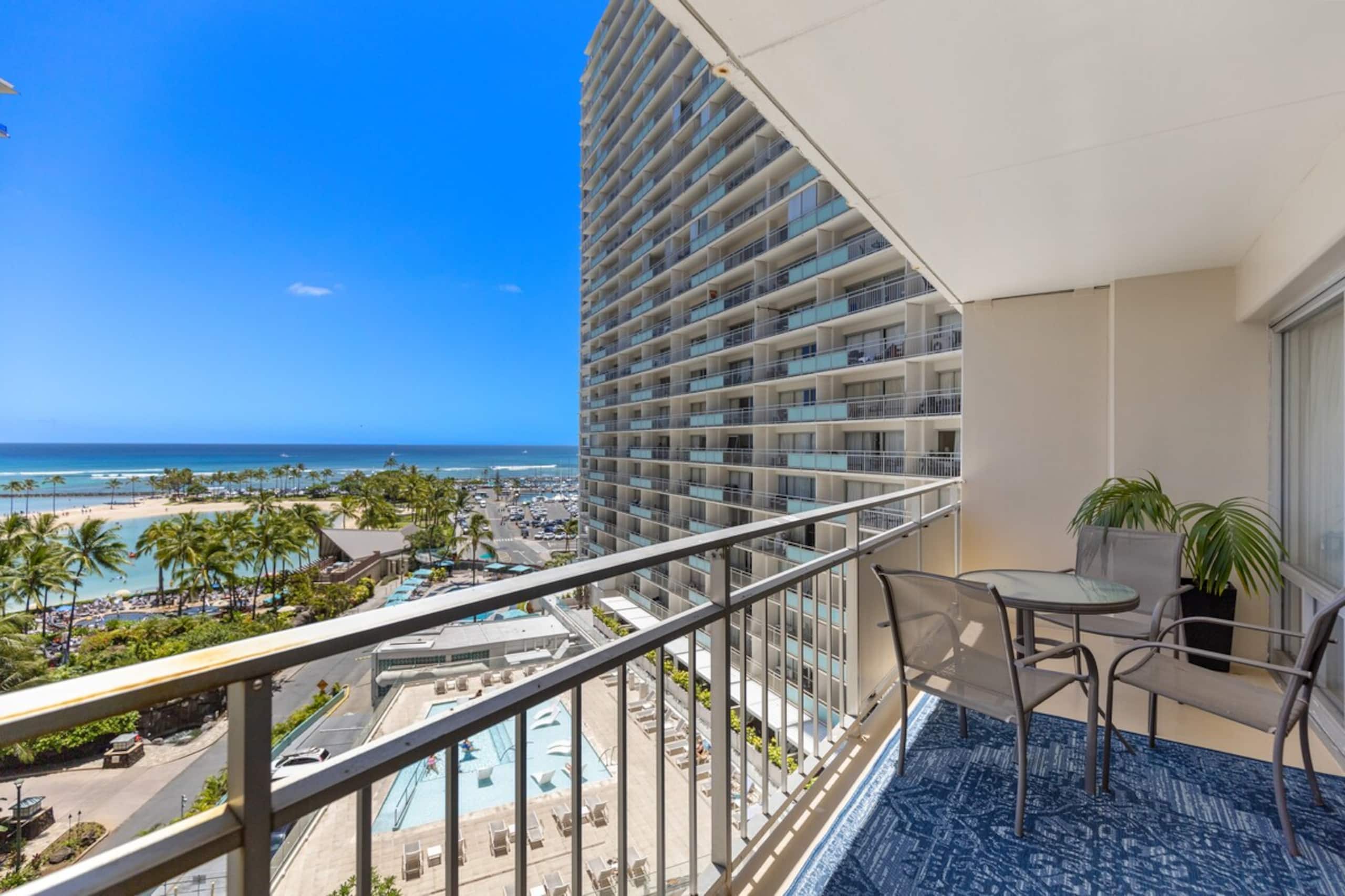 Waikiki Resort Ocean View & Fireworks Free Parking - Photo 16