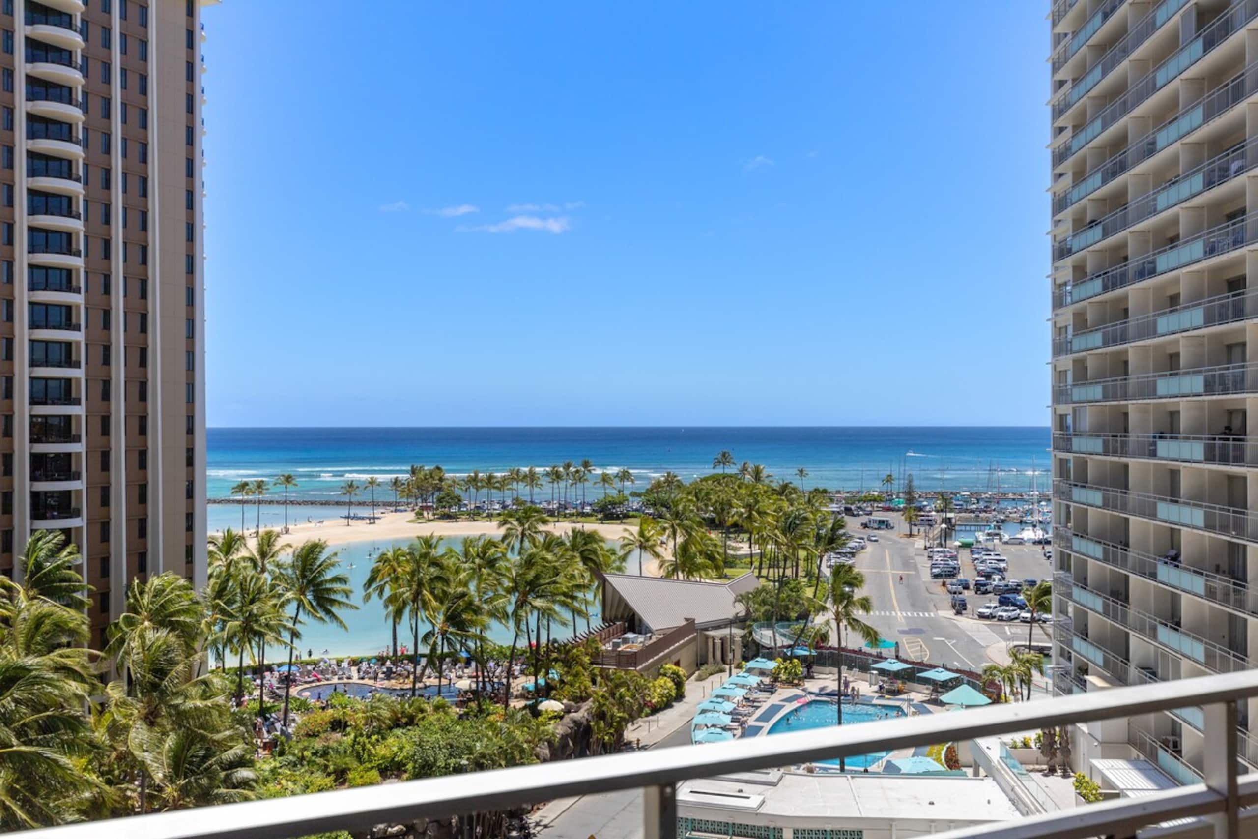 Waikiki Resort Ocean View & Fireworks Free Parking - Photo 17