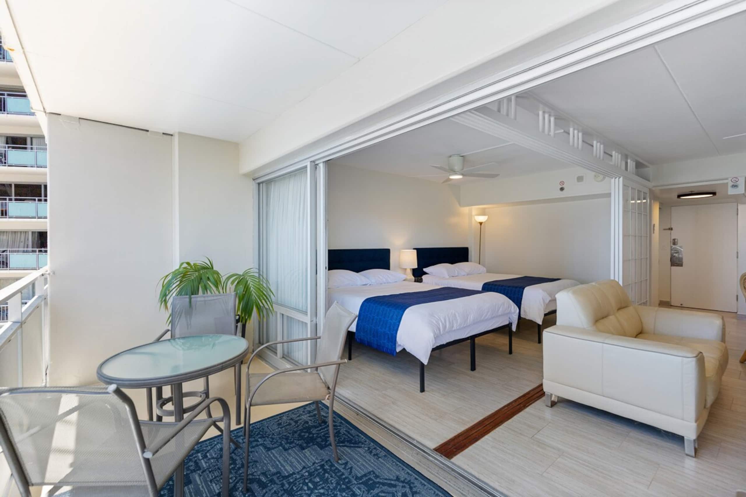 Waikiki Resort Ocean View & Fireworks Free Parking - Photo 13