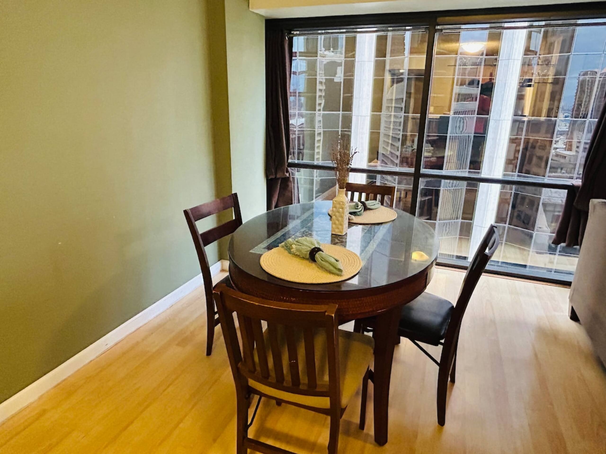 Spacious Hotel/Apartment in Downtown with Parking - Photo 4