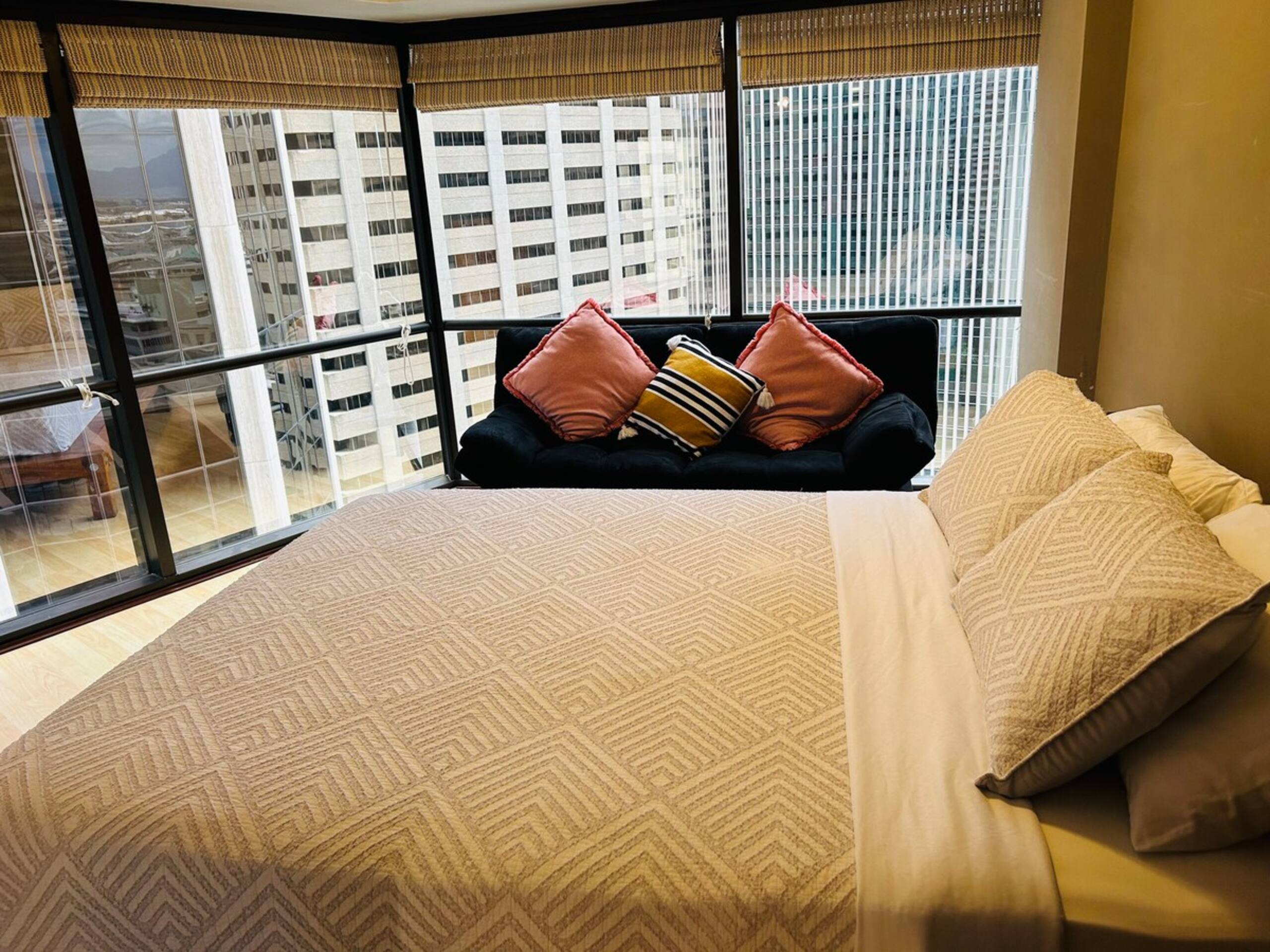 Spacious Hotel/Apartment in Downtown with Parking - Photo 5