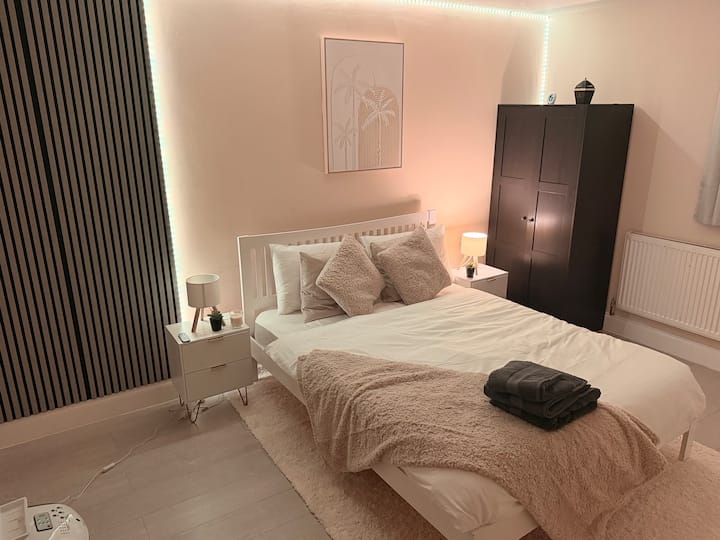 Cosy Studio Near Heathrow & Elizabeth Line - Hayes