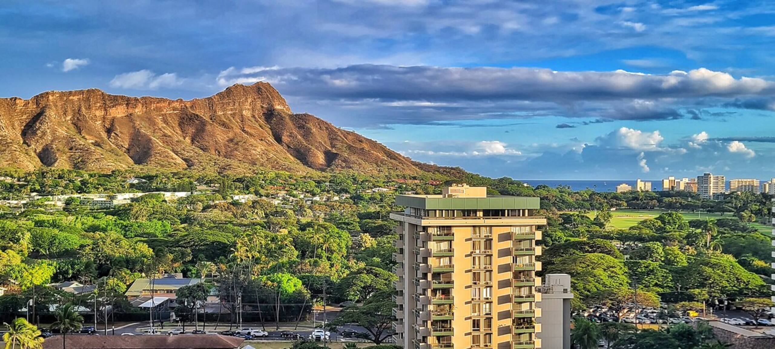 Waikiki Oceanview Condo Pool/Gym/Parking -Sleeps 6 - Photo 19