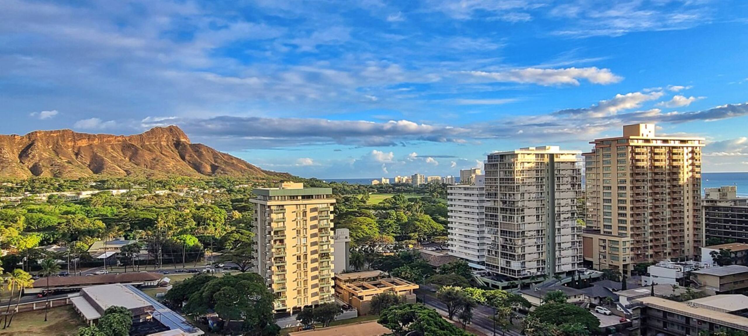 Waikiki Oceanview Condo Pool/Gym/Parking -Sleeps 6 - Photo 30