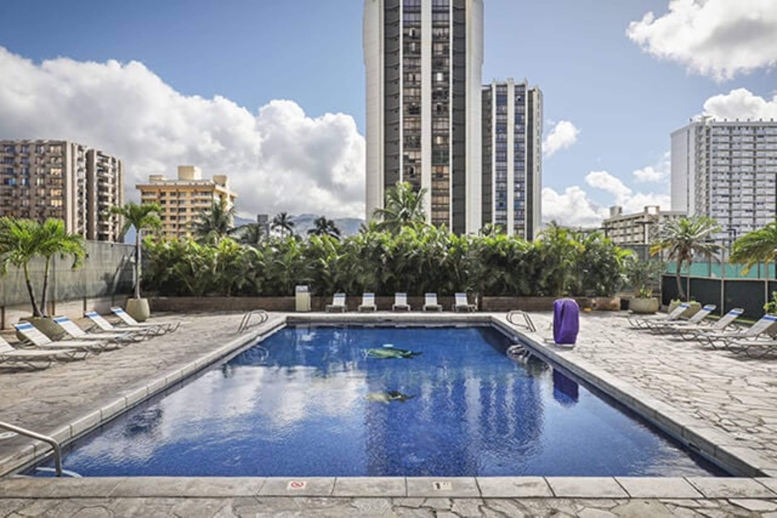 Waikiki Oceanview Condo Pool/Gym/Parking -Sleeps 6 - Photo 28