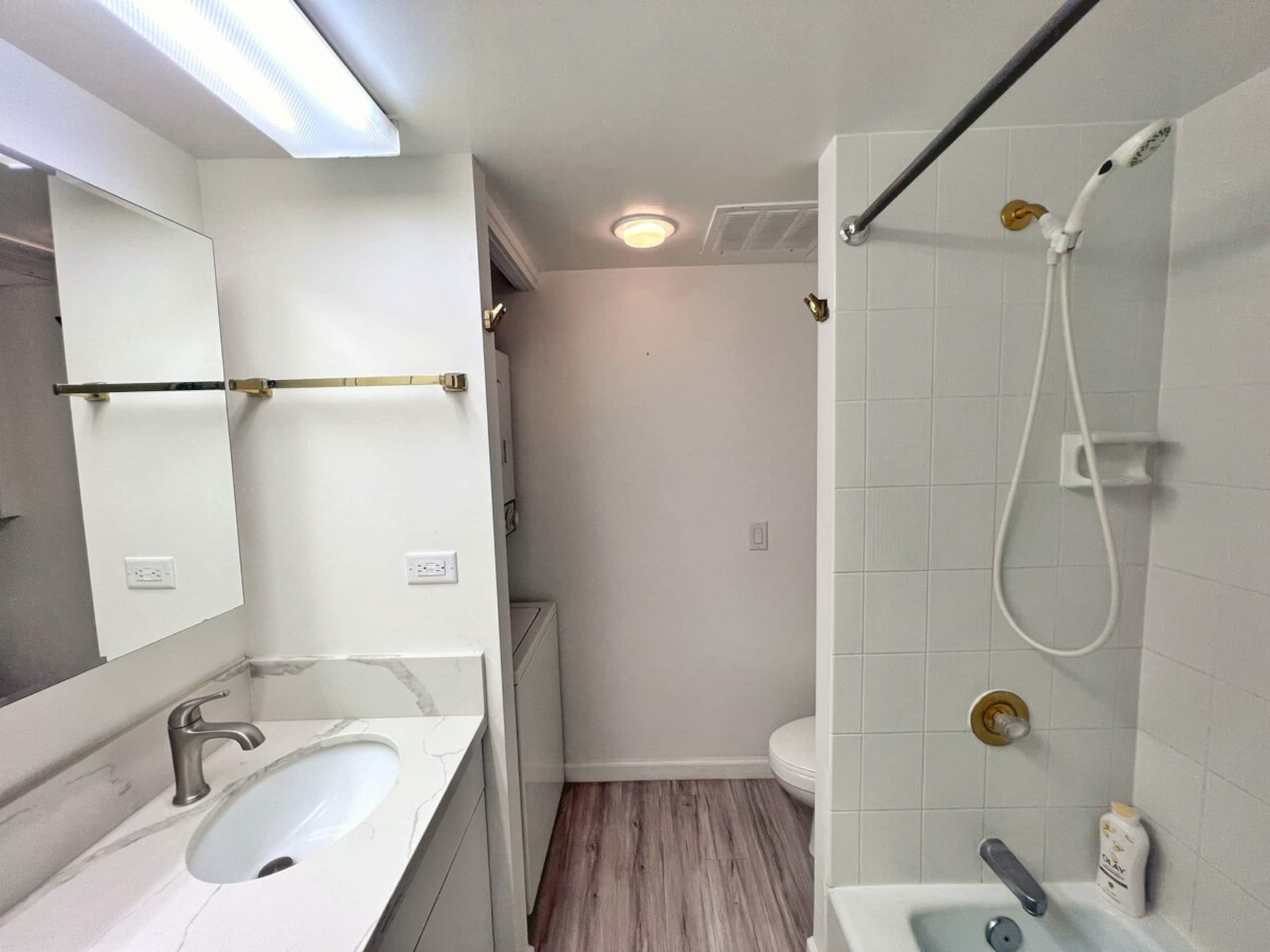 Aloha Suite 1BR at center Waikiki w/ free parking - Photo 6
