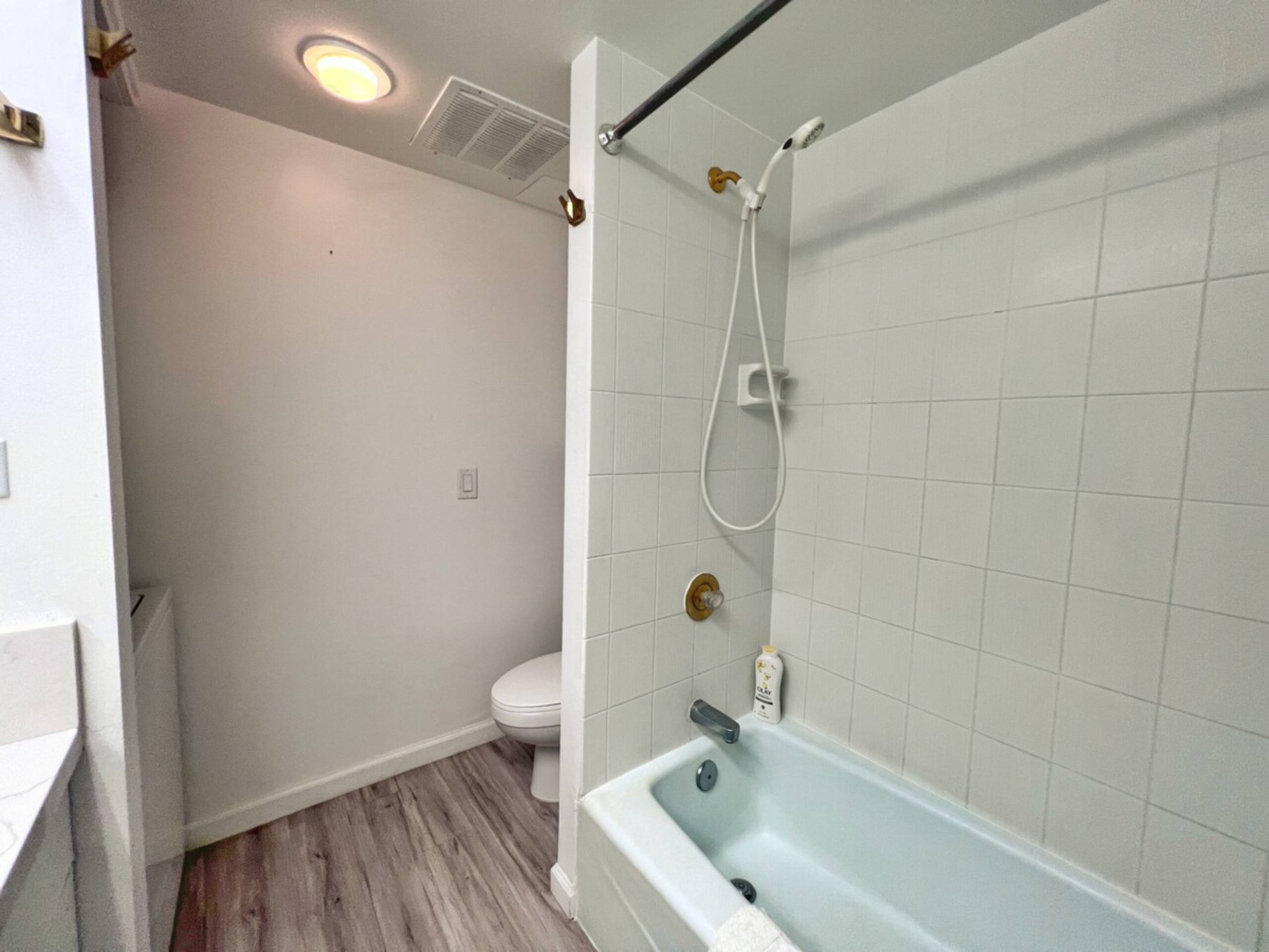 Aloha Suite 1BR at center Waikiki w/ free parking - Photo 5