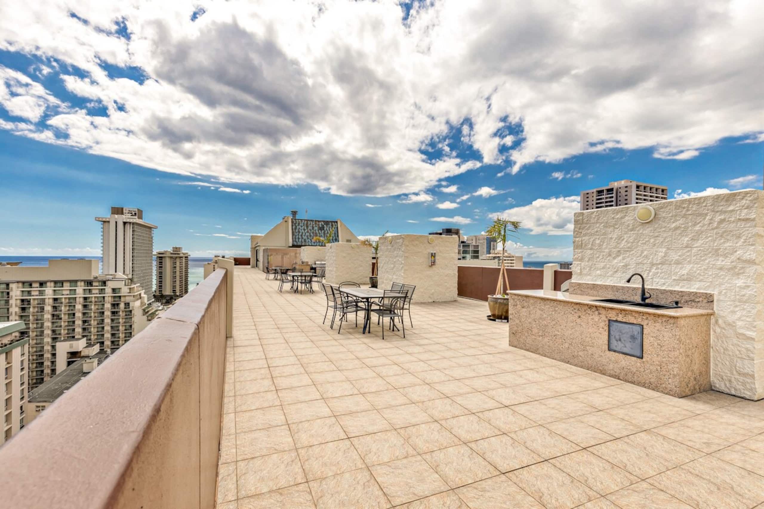 Aloha Suite 1BR at center Waikiki w/ free parking - Photo 7