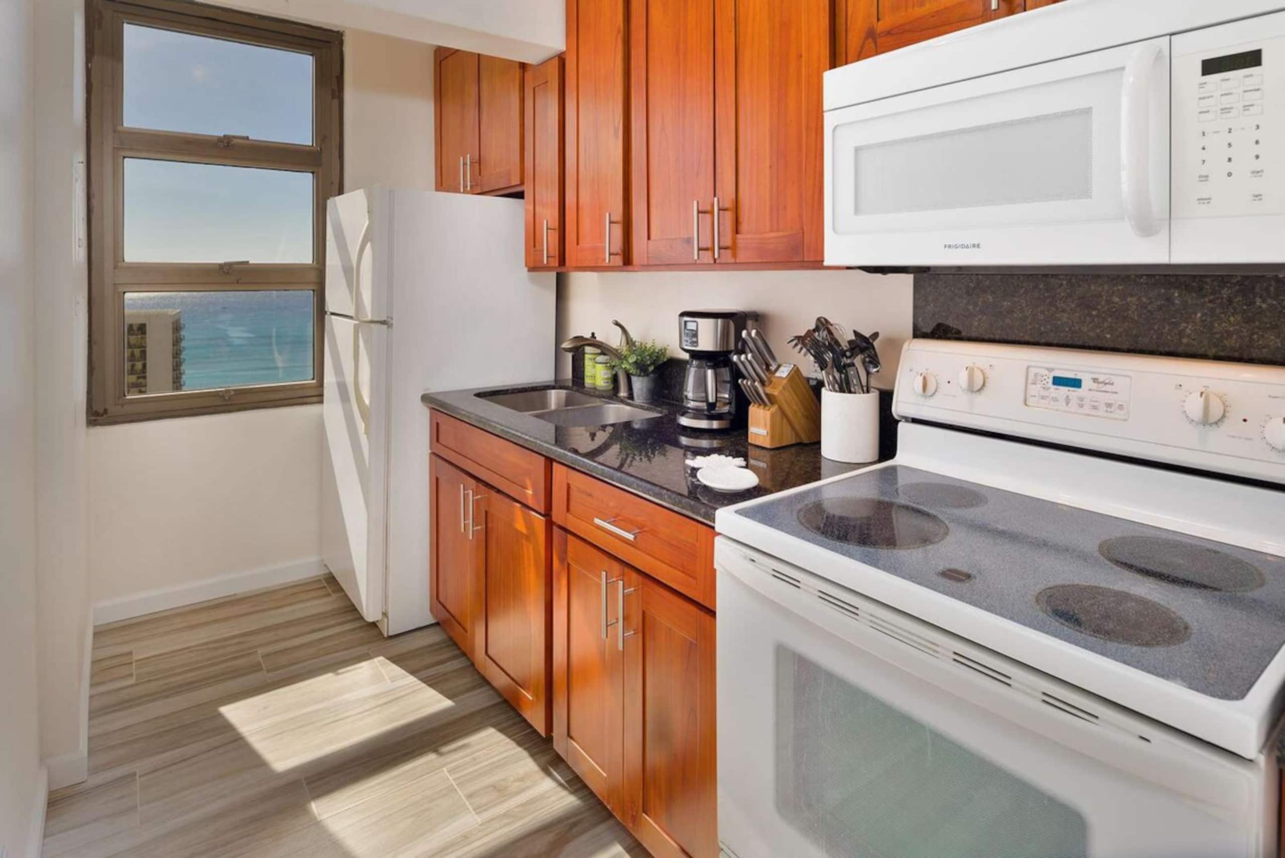 31st Fl Banyan | Parking | Partial-Ocean Views - Photo 13