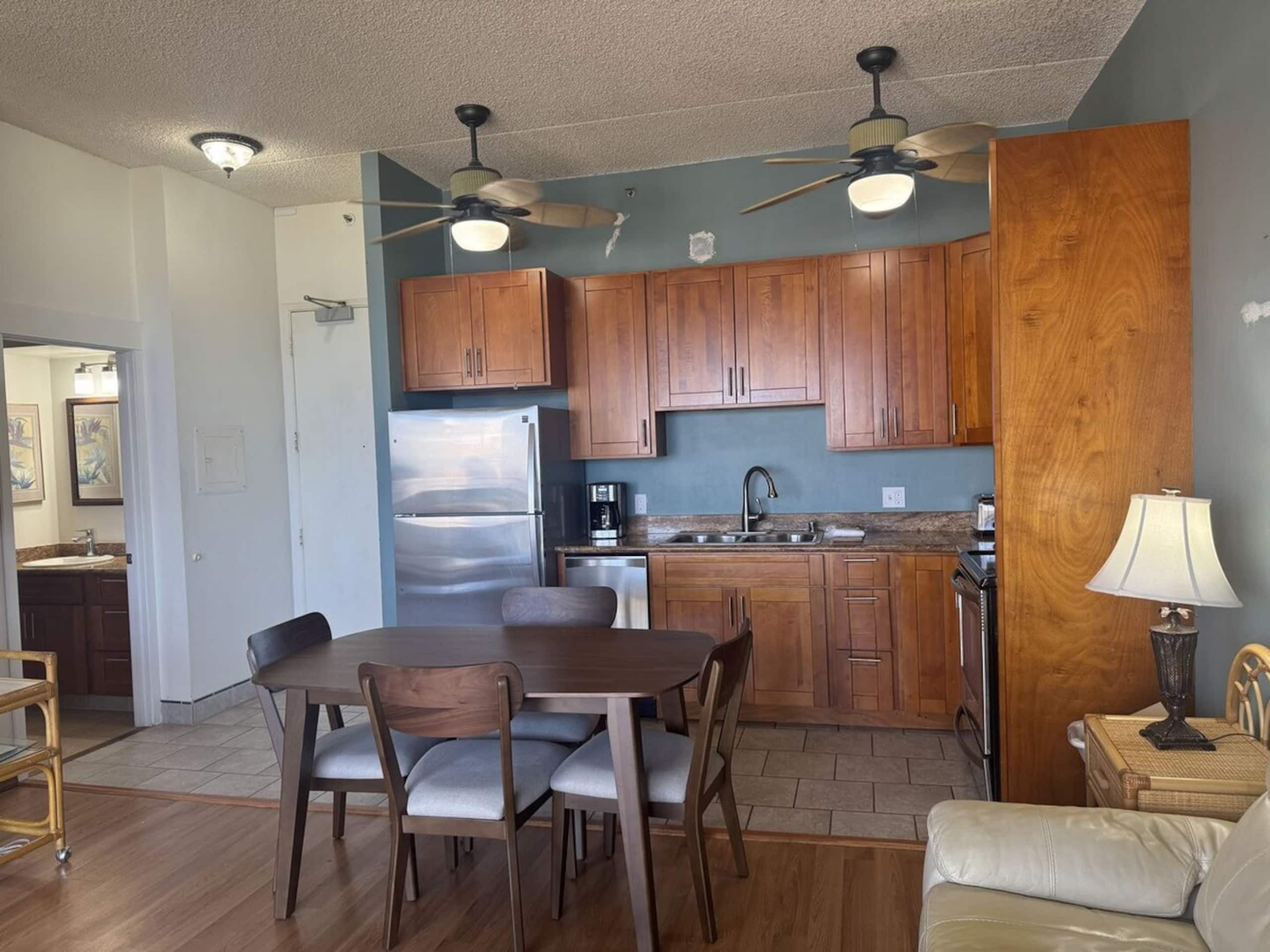 38th Floor w/ocean views, free parking - Photo 3
