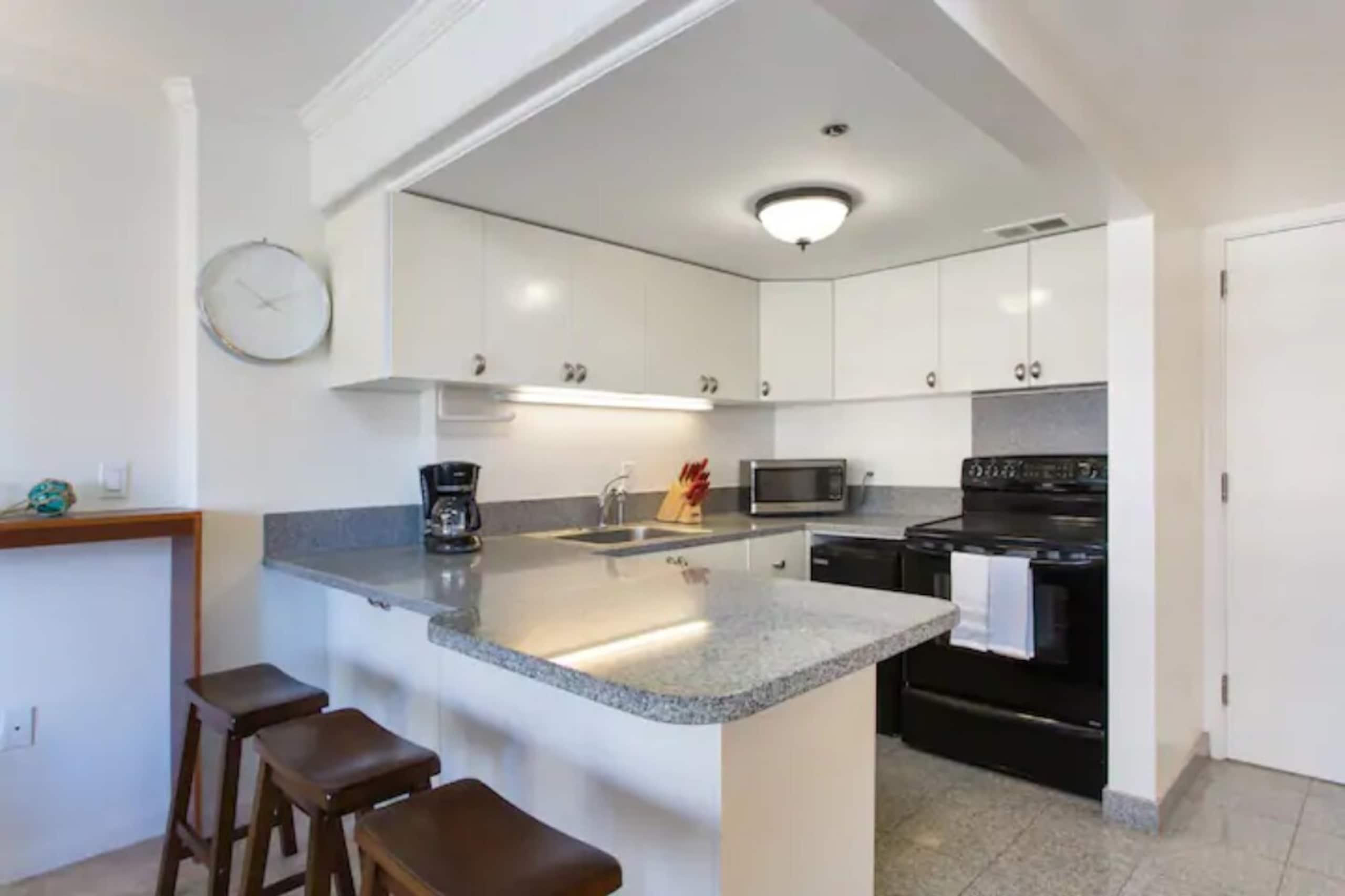 OPEN 1 BDRM STEPS FROM The Beach at Ilikai Hotel - Photo 3