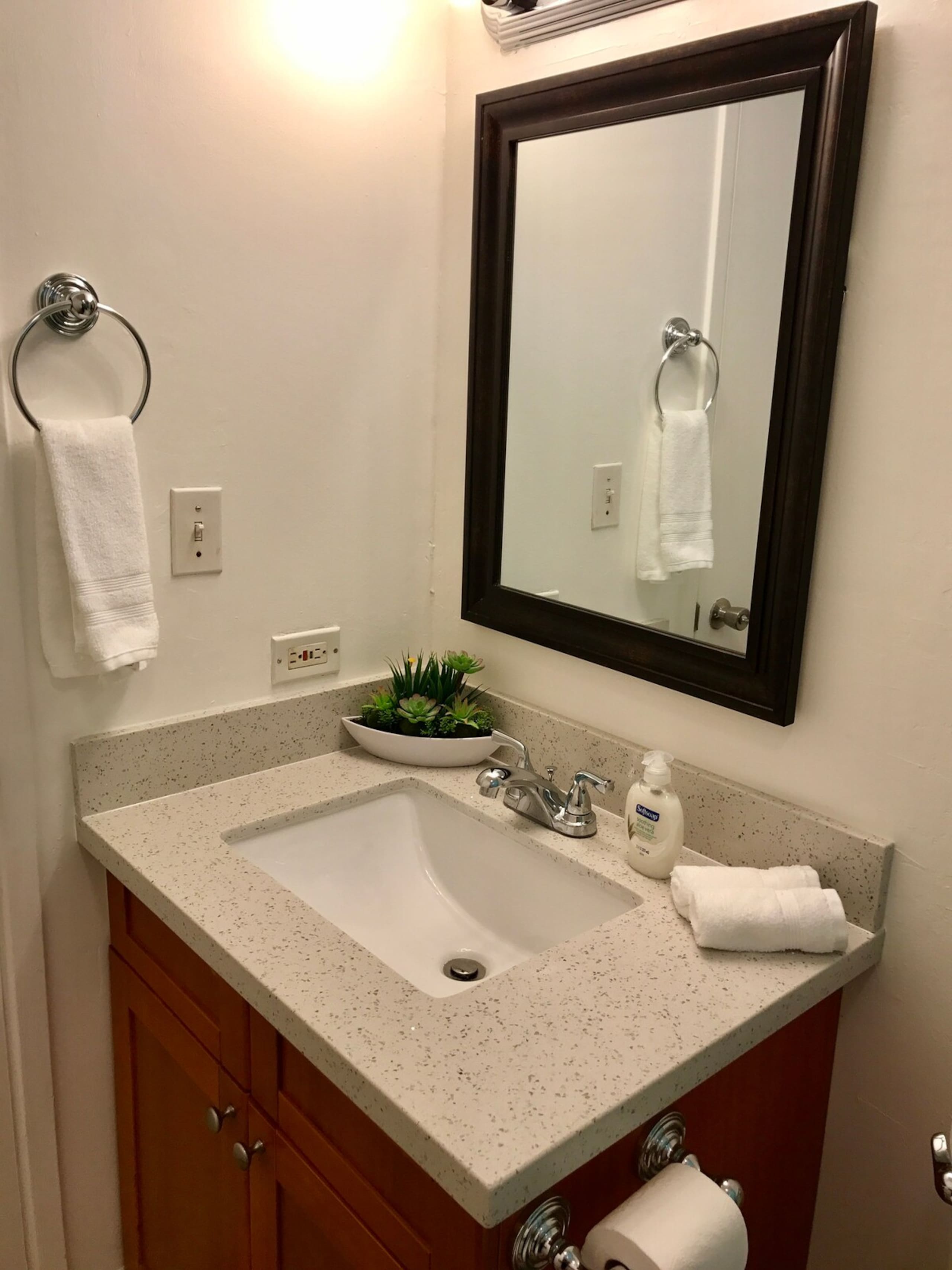 Lovely & Clean Unit | Minutes to Waikiki Beach - Photo 14