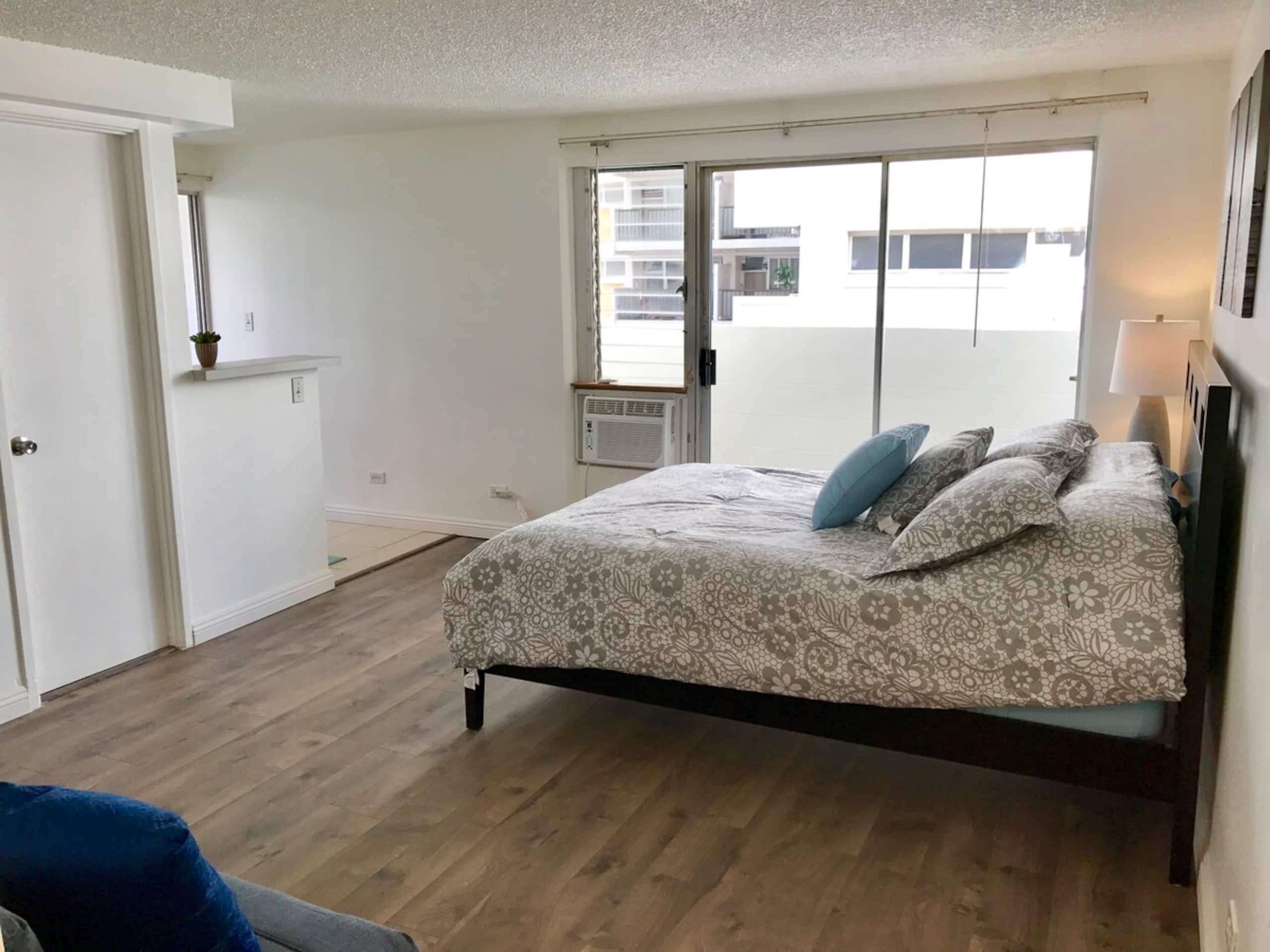 Lovely & Clean Unit | Minutes to Waikiki Beach - Photo 21