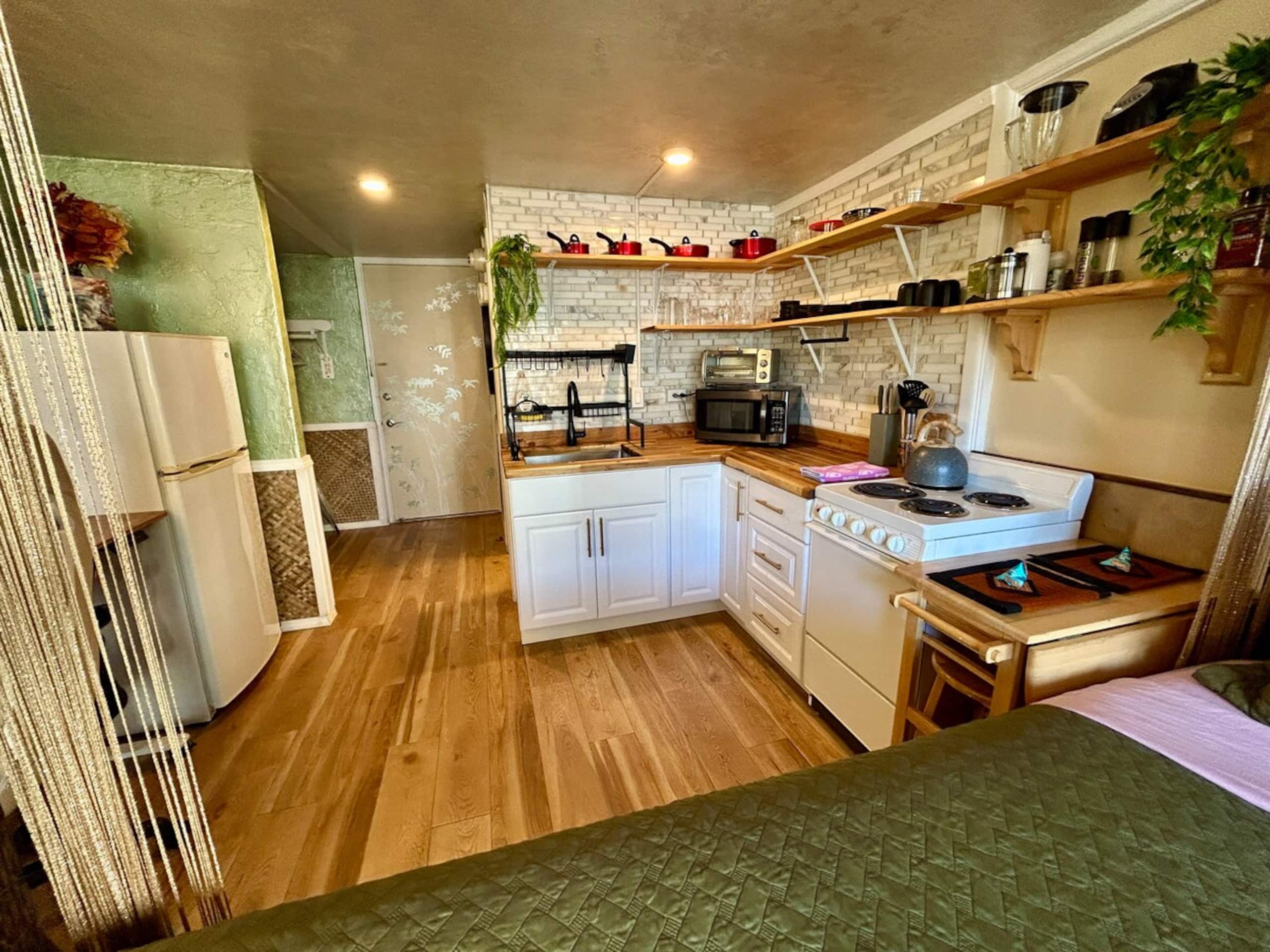 Waikiki Living - Photo 3