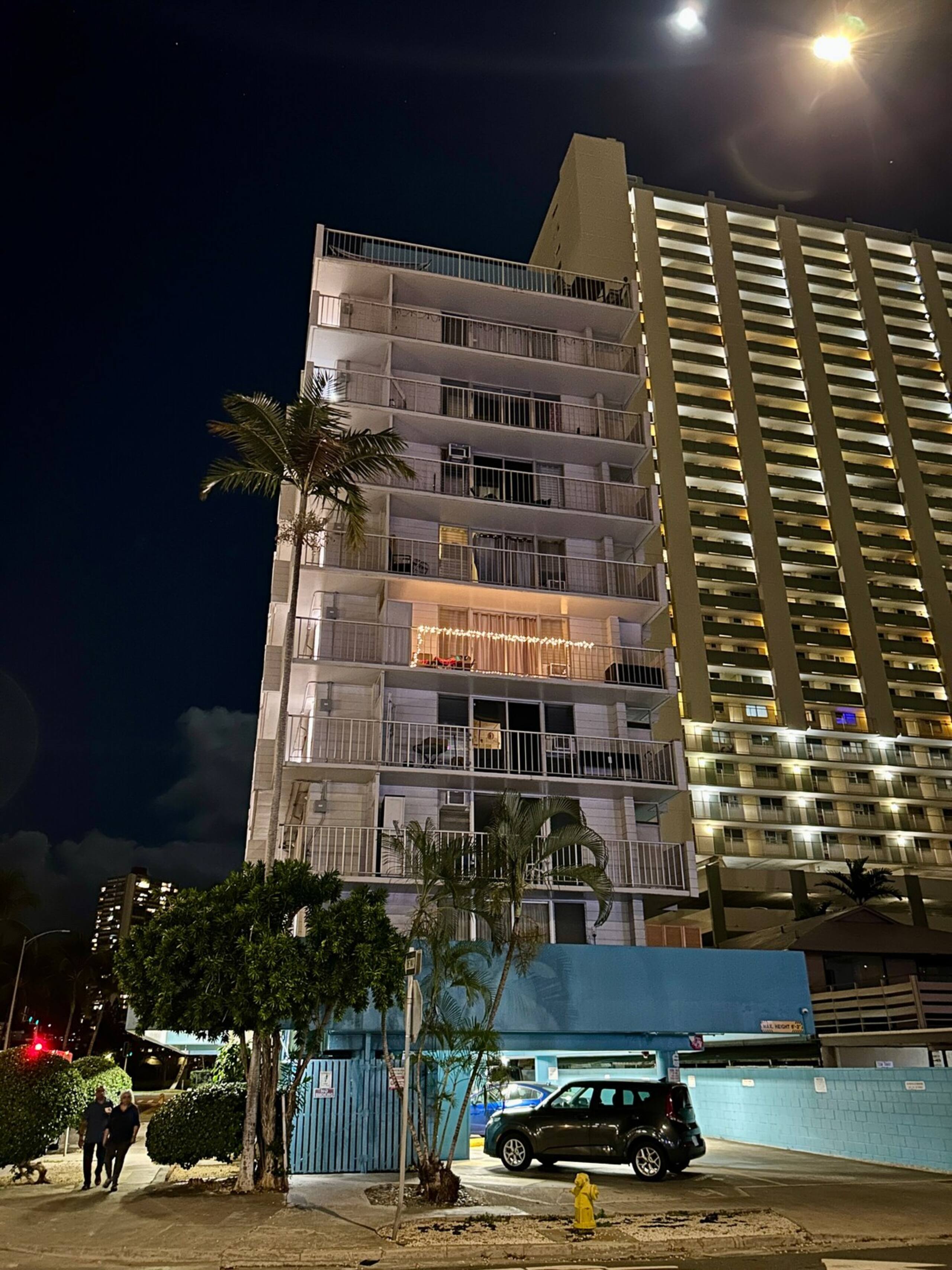Waikiki Living - Photo 27