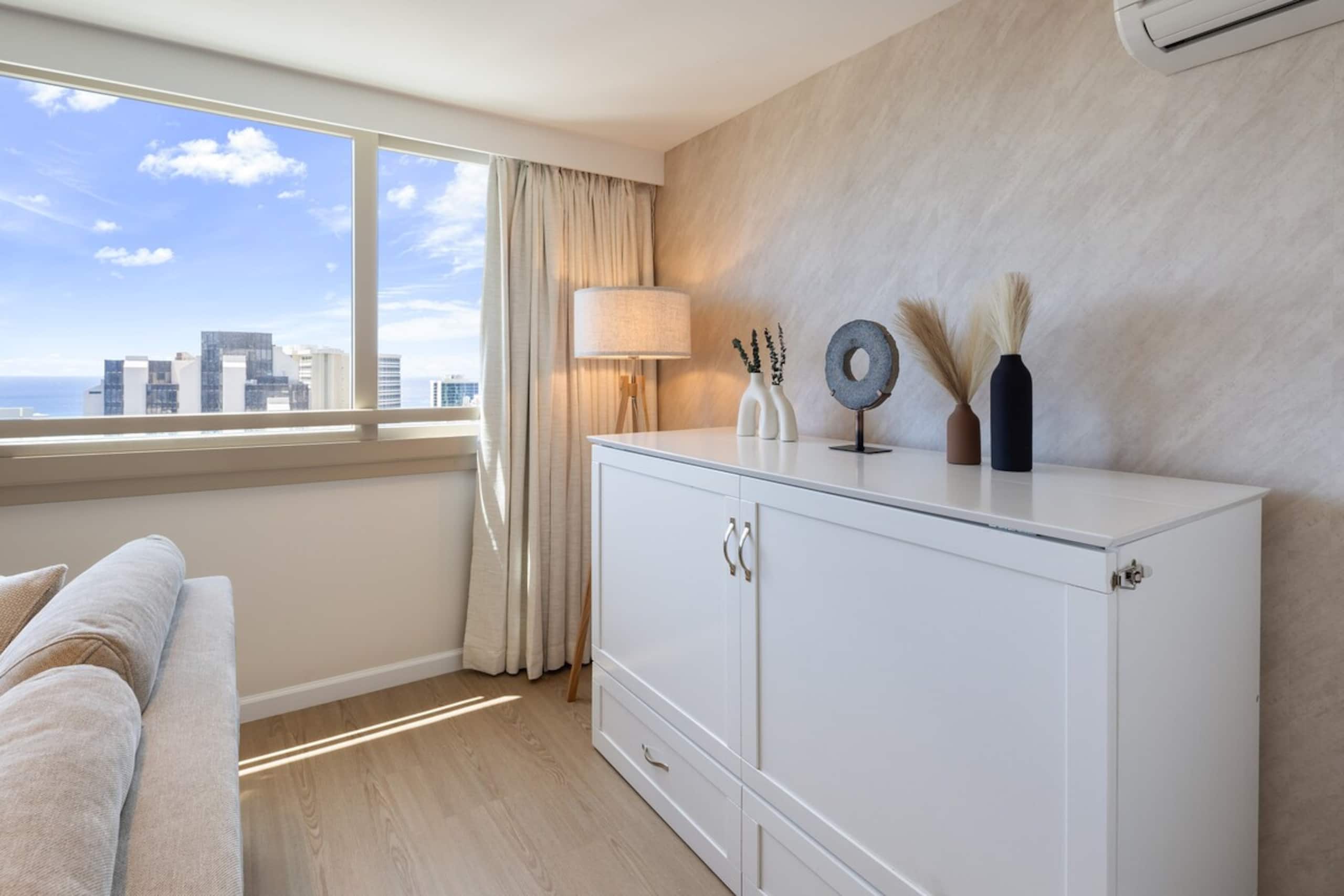 Oceanview Luxe Retreat – Modern Coastal Elegance - Photo 13