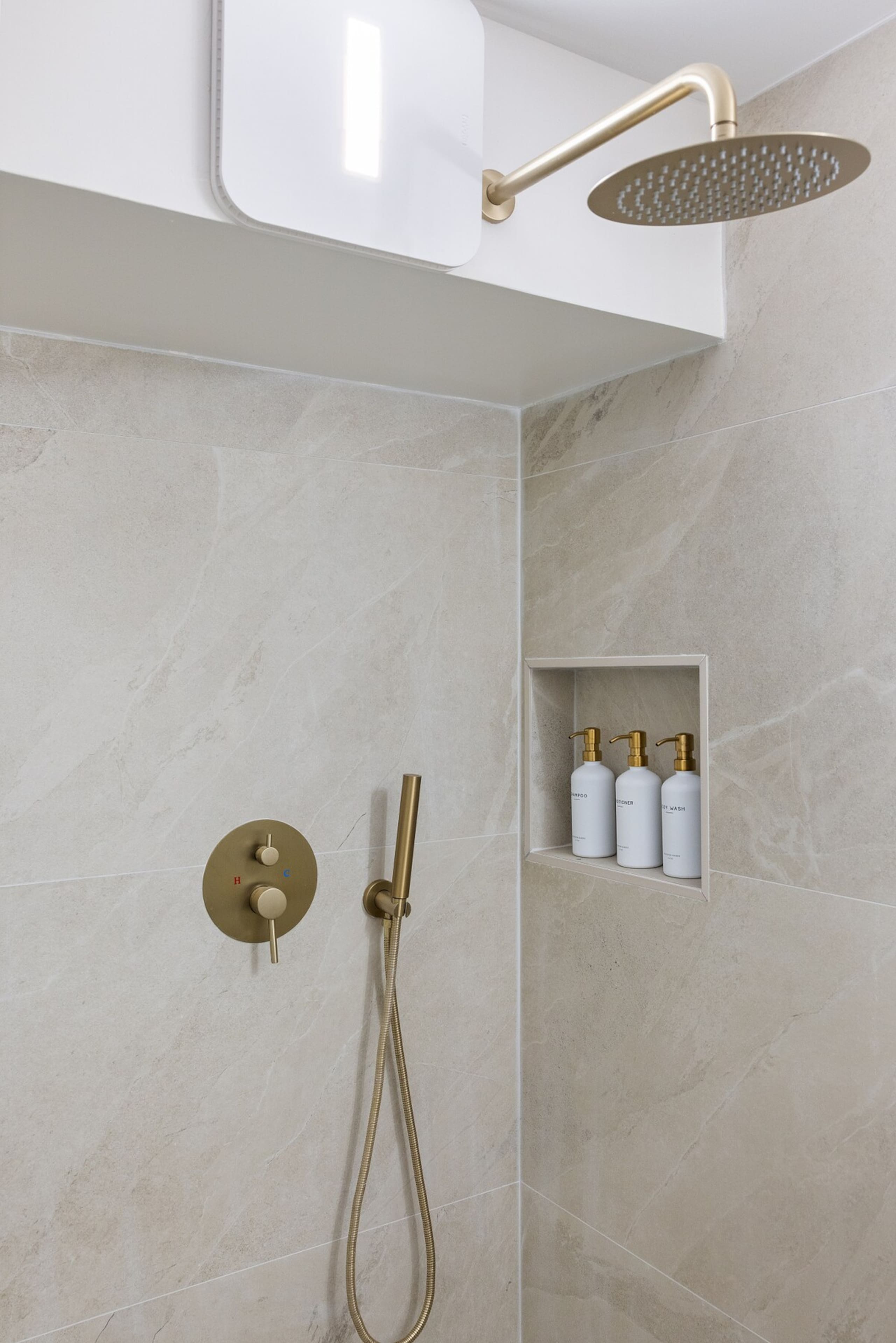 Oceanview Luxe Retreat – Modern Coastal Elegance - Photo 37