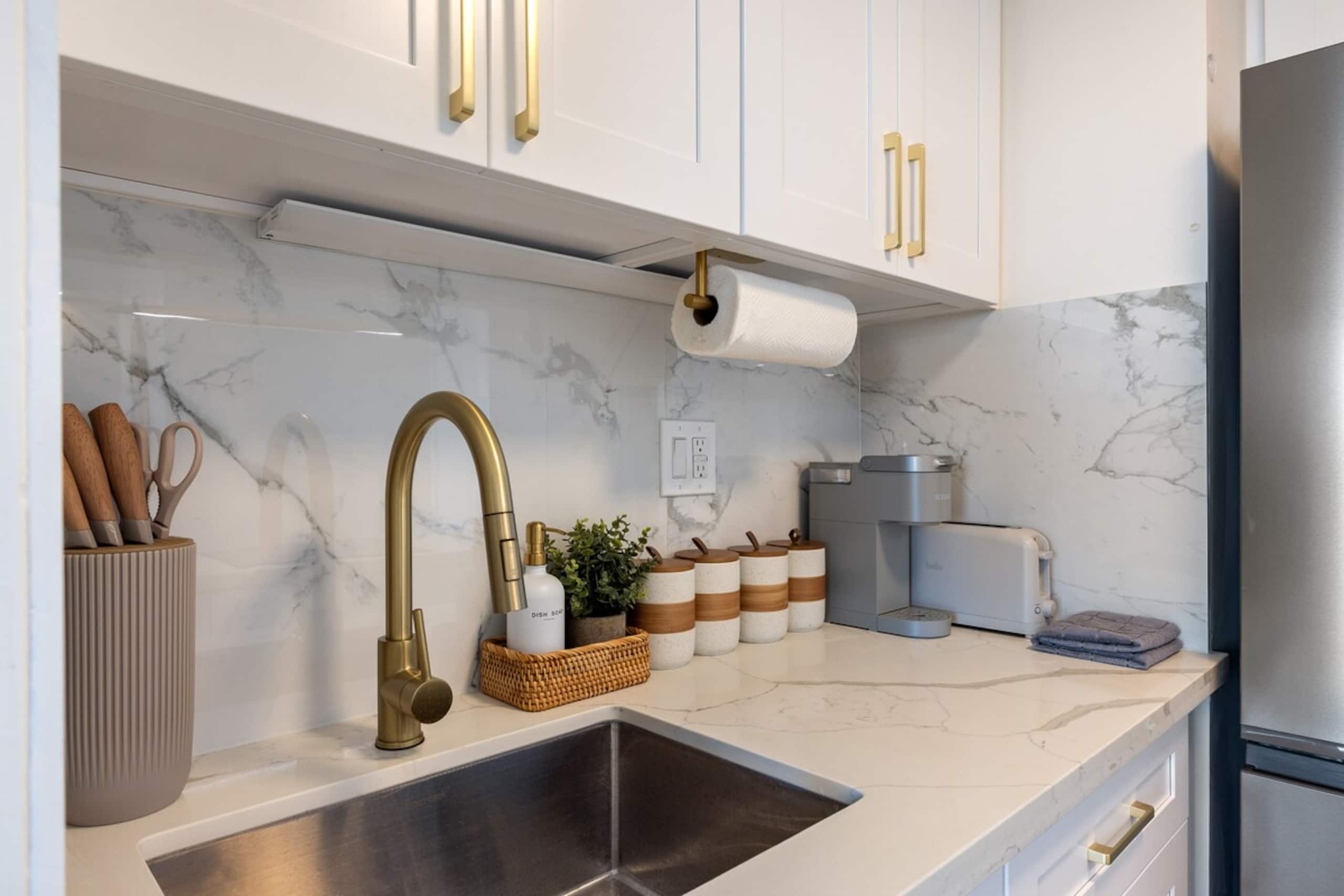 Oceanview Luxe Retreat – Modern Coastal Elegance - Photo 21