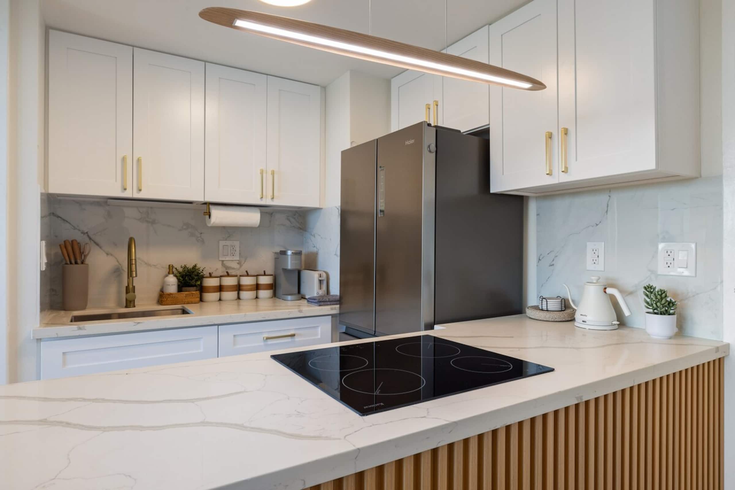 Oceanview Luxe Retreat – Modern Coastal Elegance - Photo 18