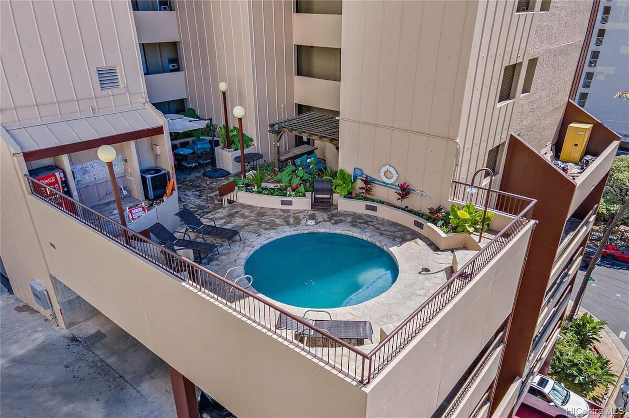 Legal 2 Bdrm-1Ba Updated Condo W/Parking - Photo 3