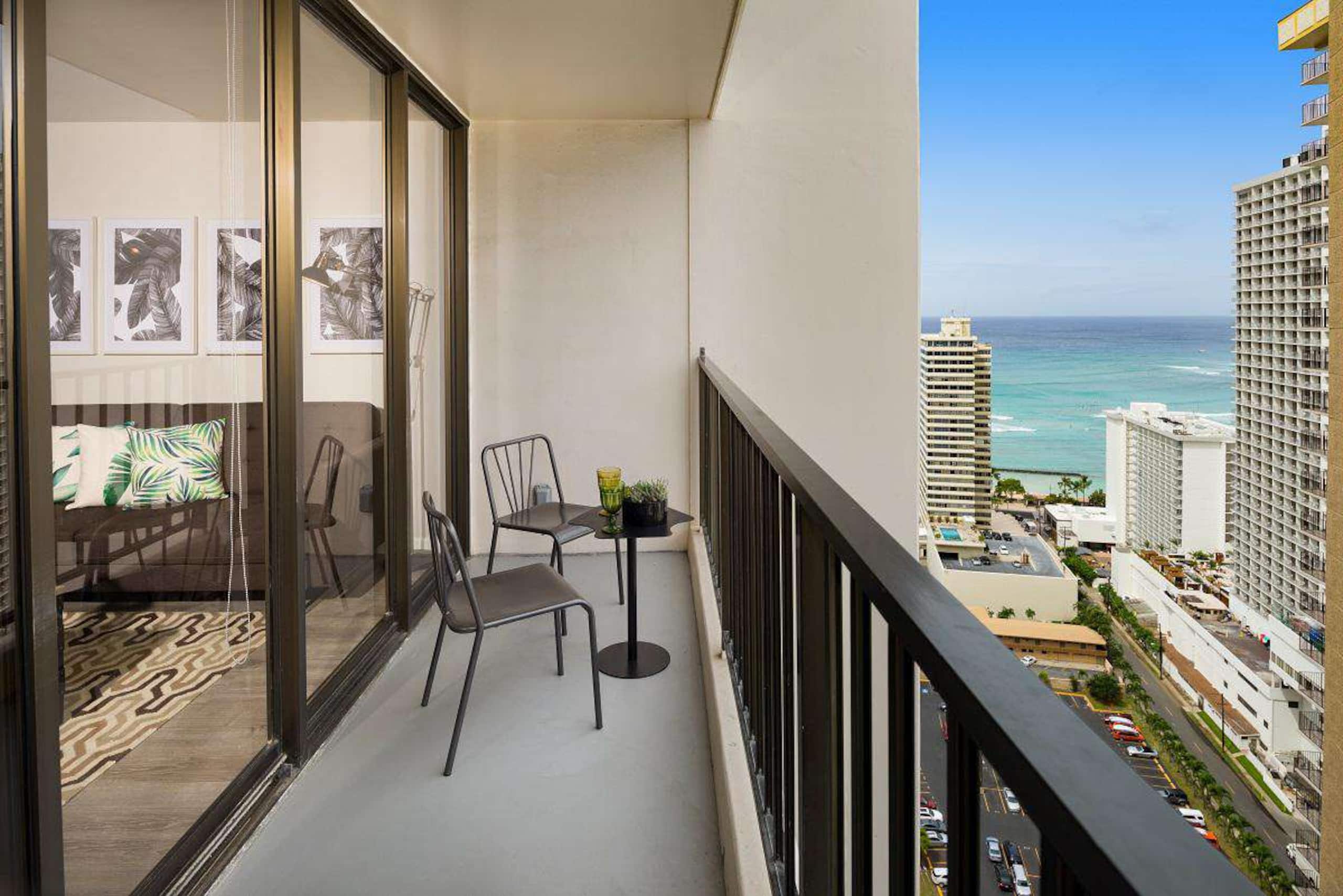 31st Fl Waikiki Banyan | Ocean View | Parking - Photo 5