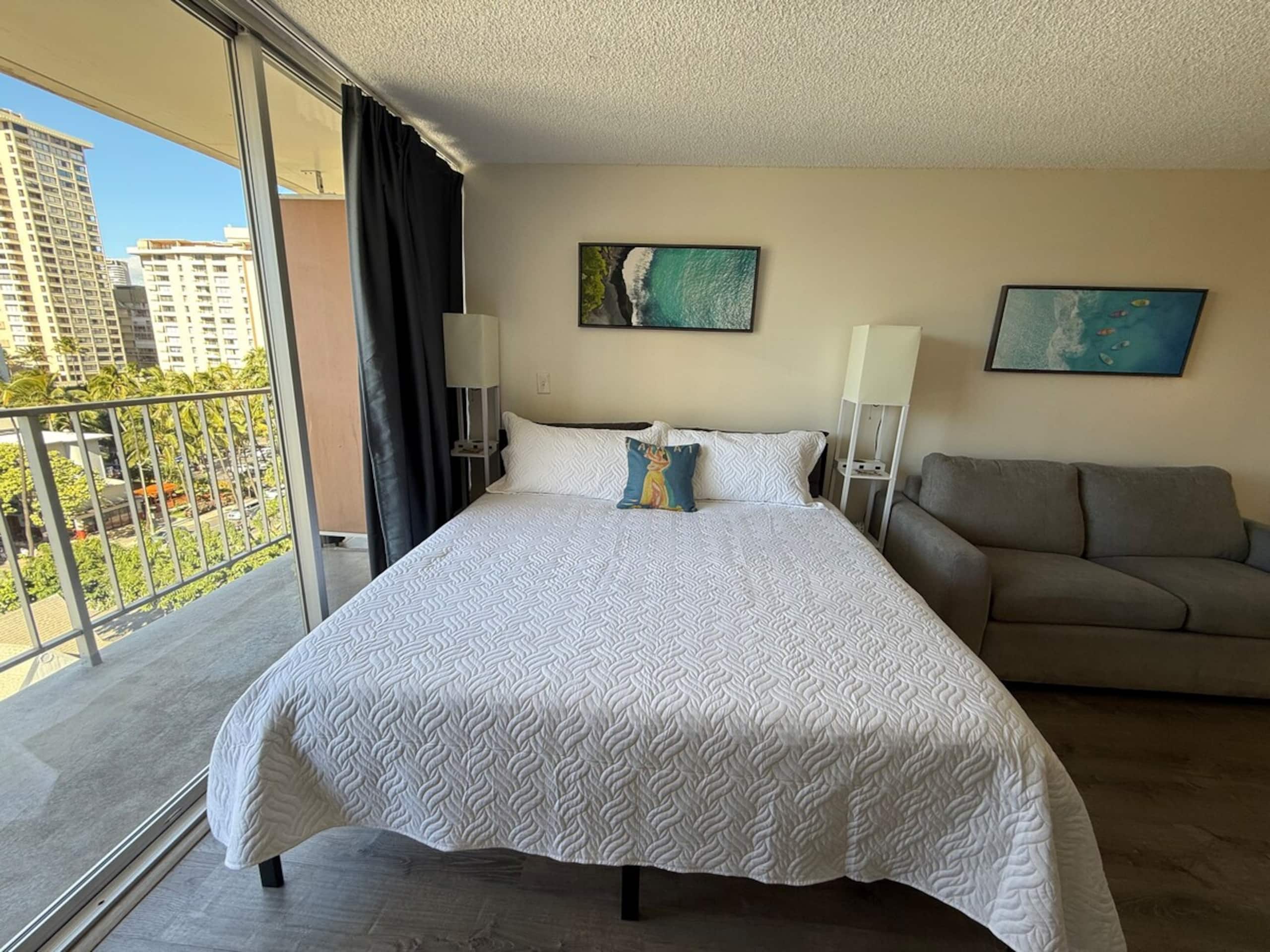 Comfy waikiki apt king bed & Free parking - Photo 36
