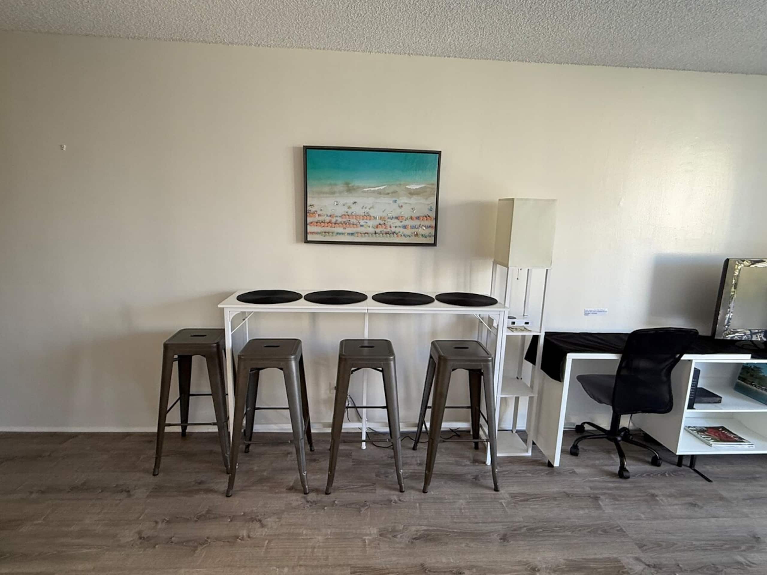 Comfy waikiki apt king bed & Free parking - Photo 5