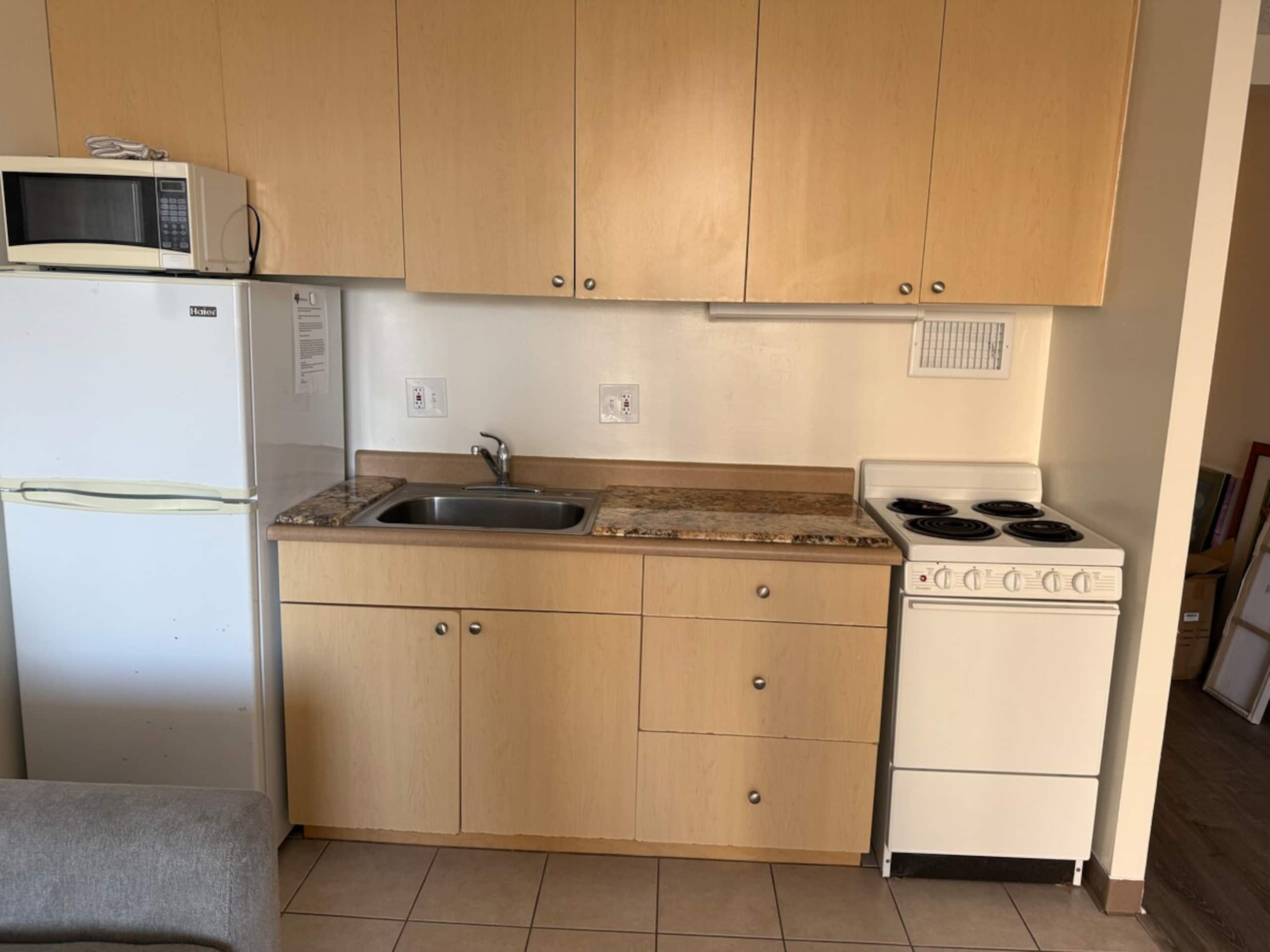 Comfy waikiki apt king bed & Free parking - Photo 19