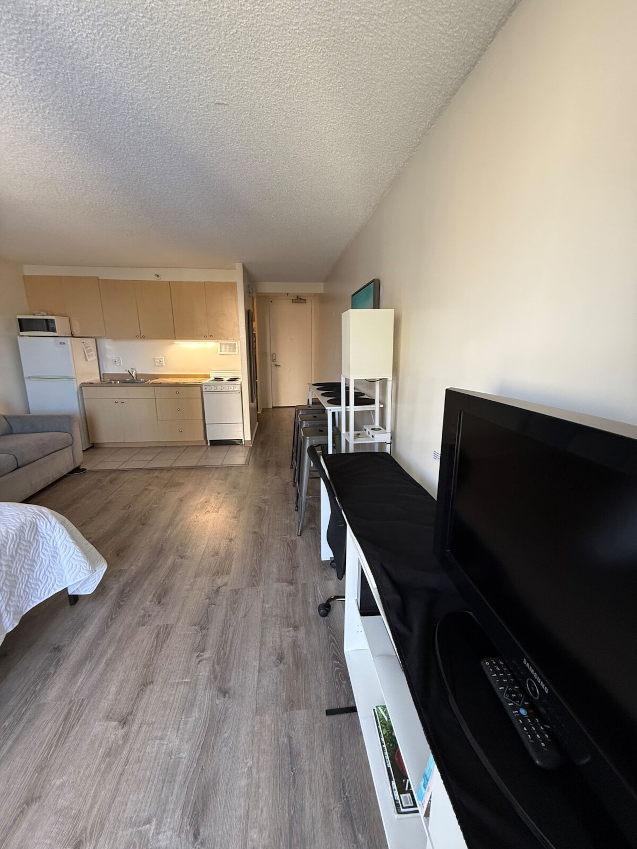 Comfy waikiki apt king bed & Free parking - Photo 26