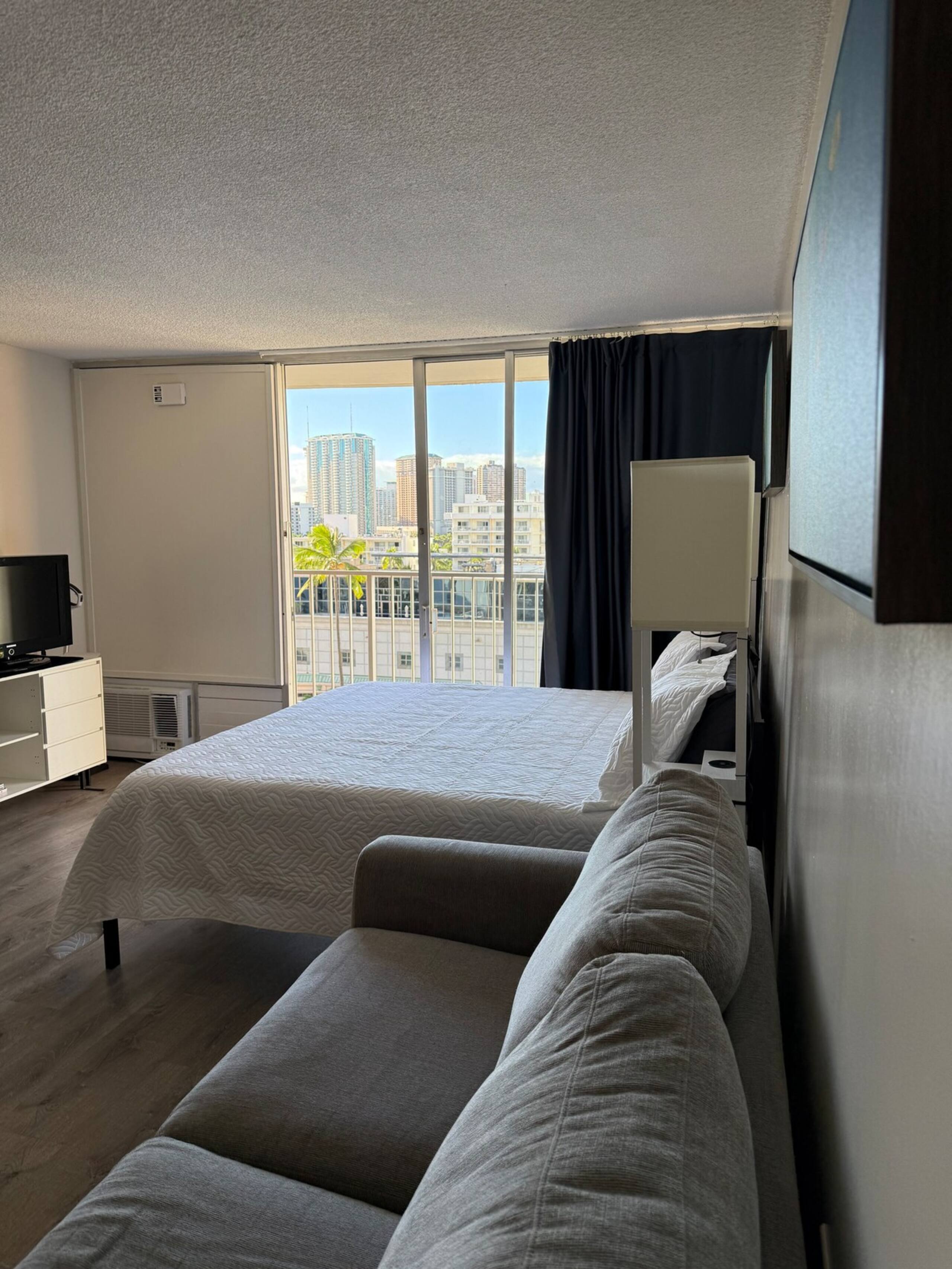Comfy waikiki apt king bed & Free parking - Photo 6