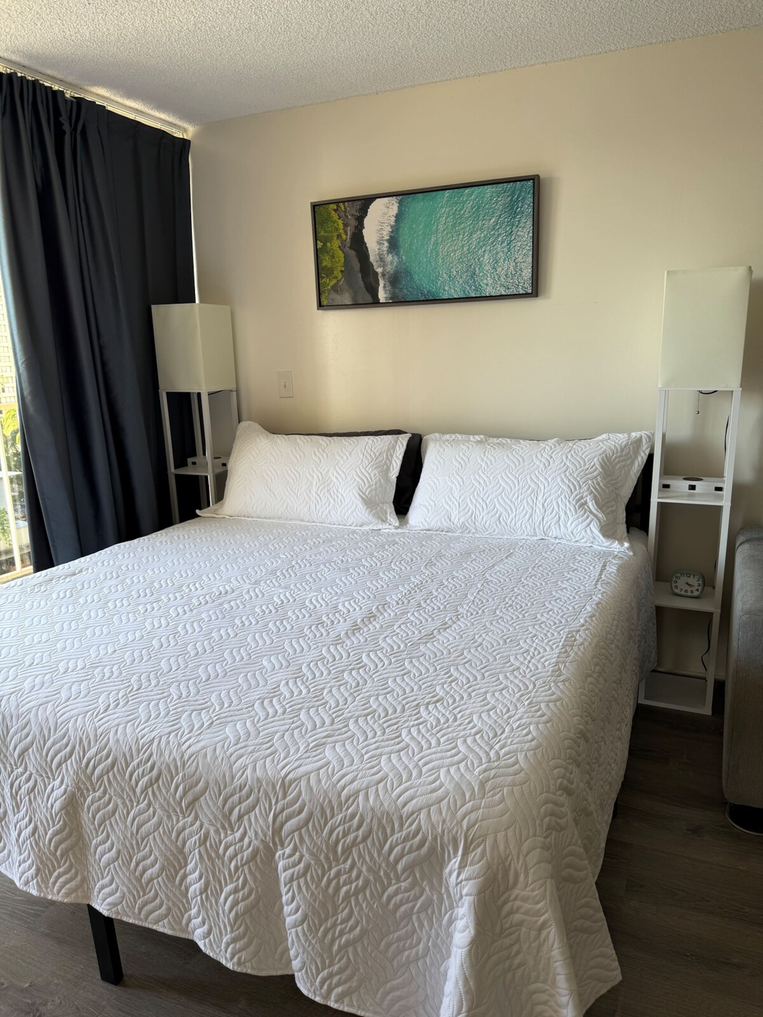 Comfy waikiki apt king bed & Free parking - Photo 11