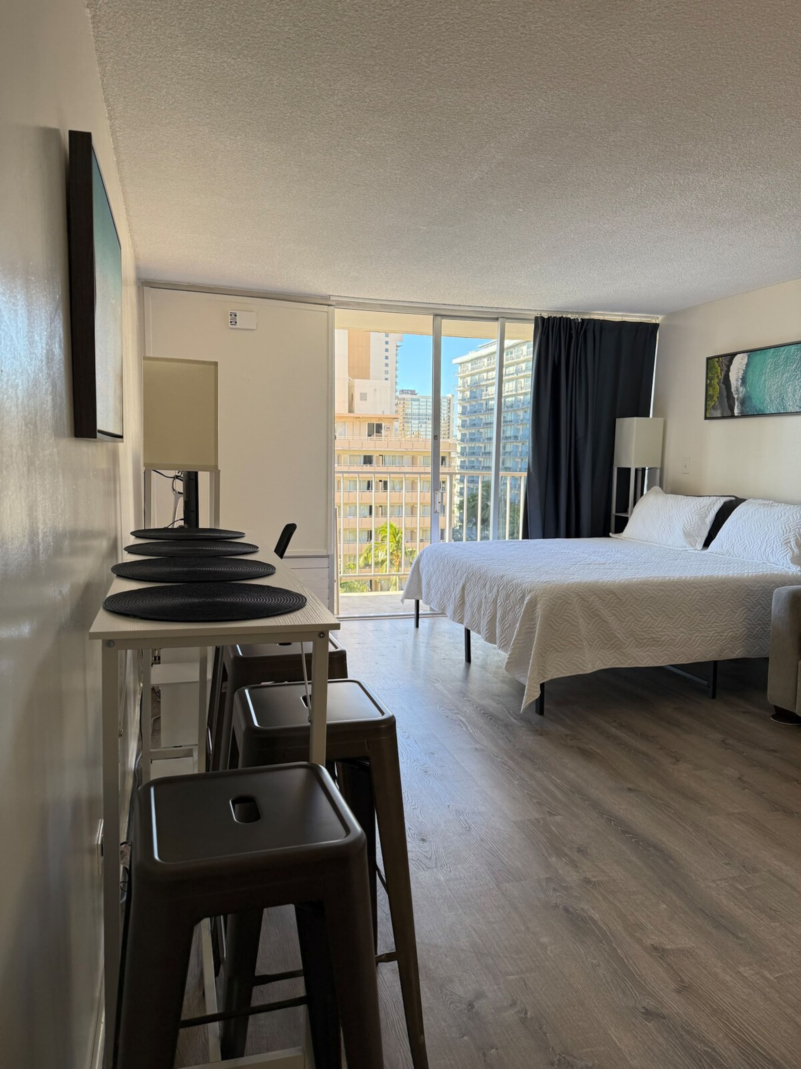 Comfy waikiki apt king bed & Free parking - Photo 7