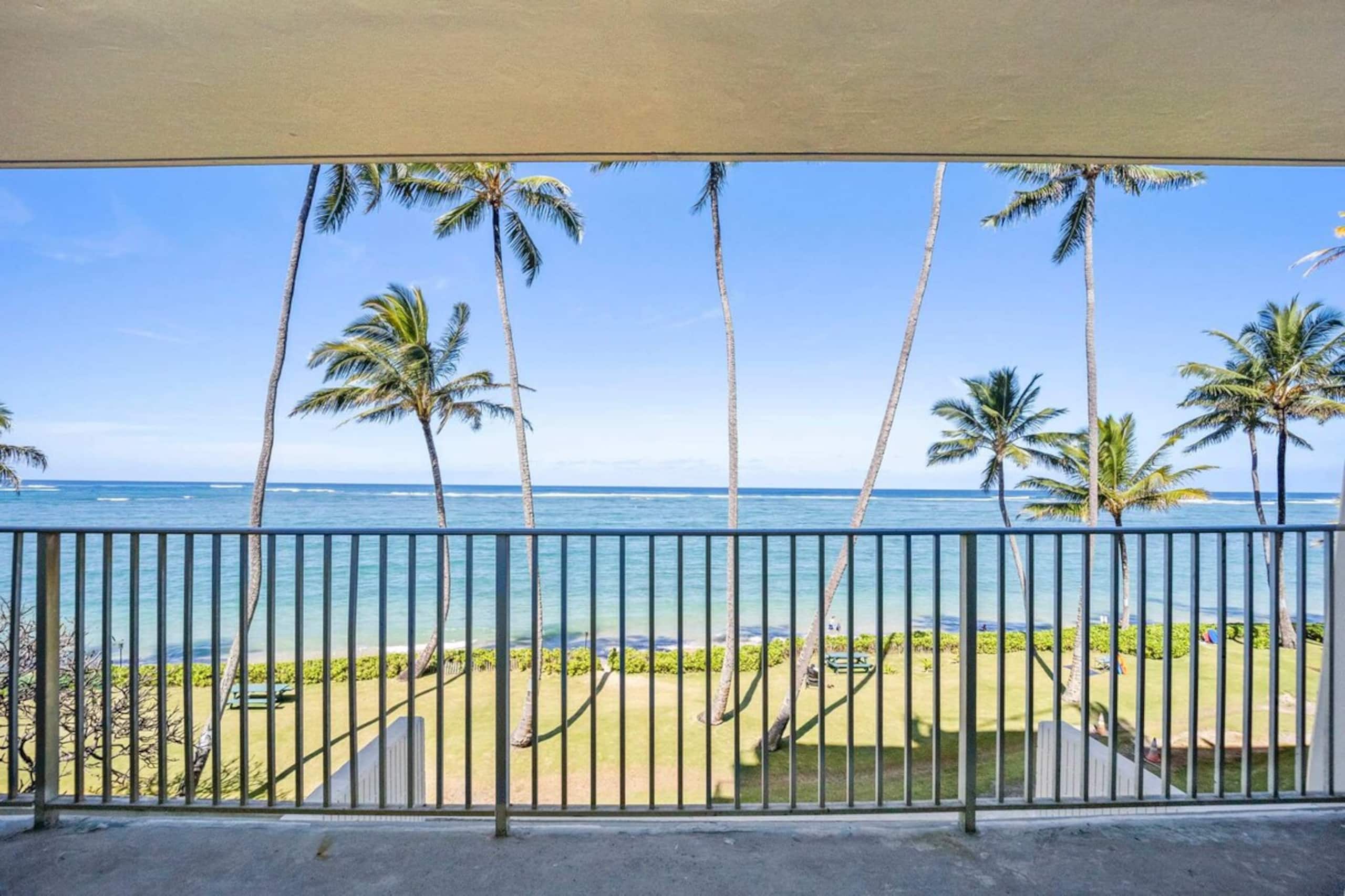 Beachfront Condo with Private Lanai & Views - Photo 5
