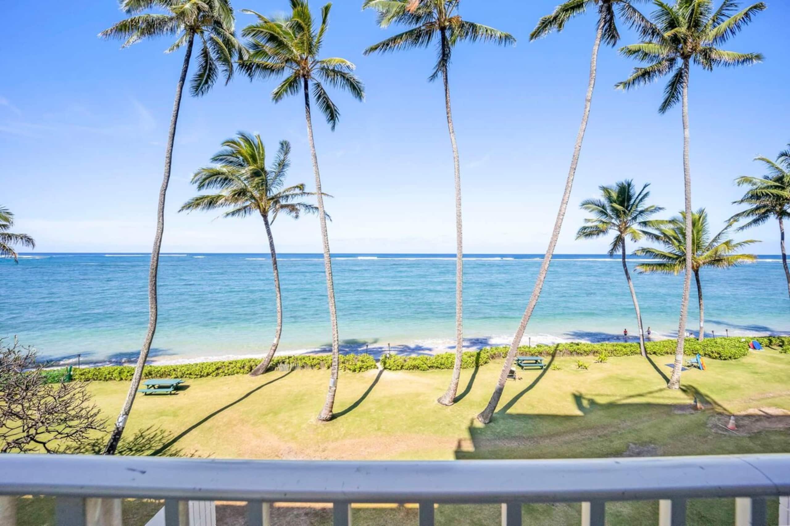 Beachfront Condo with Private Lanai & Views - Photo 4