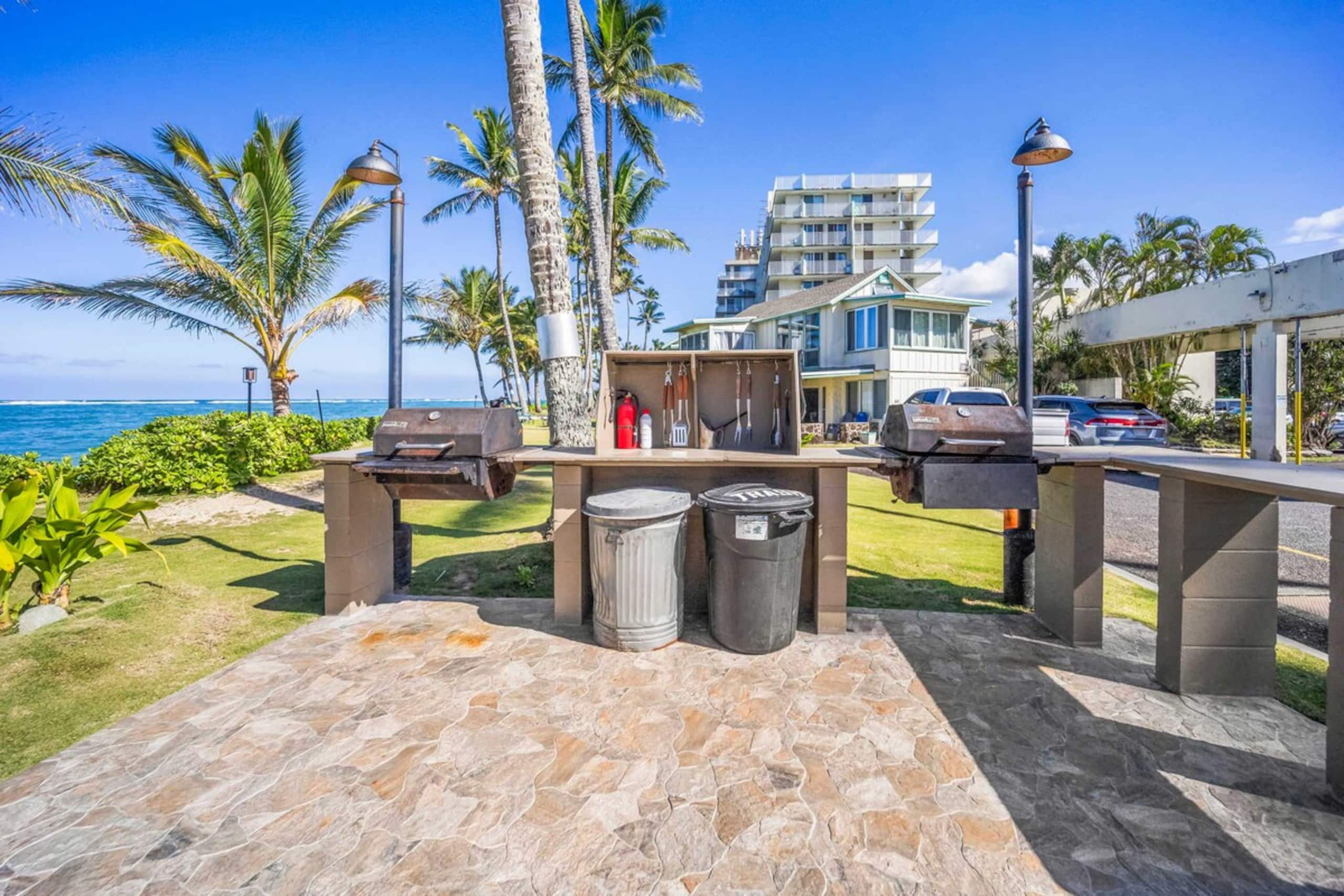 Beachfront Condo with Private Lanai & Views - Photo 36