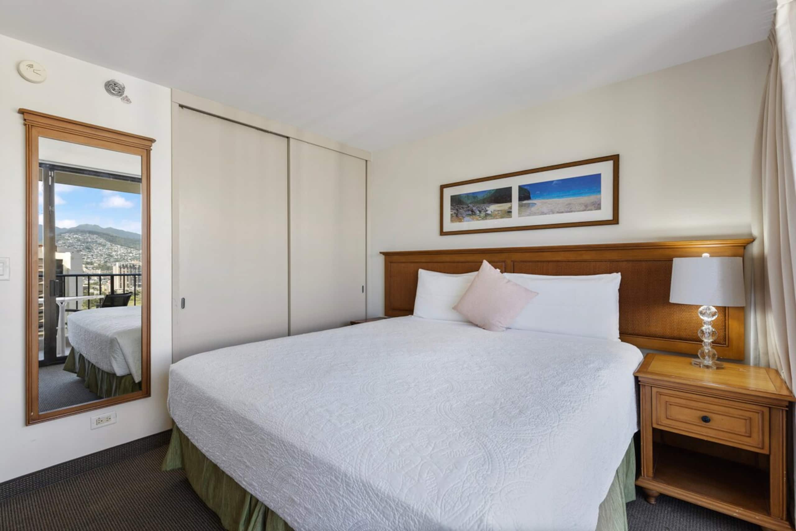 Waikiki Condo 1BR Sleeps 6/ Pool+Gym+ Free Parking - Photo 6