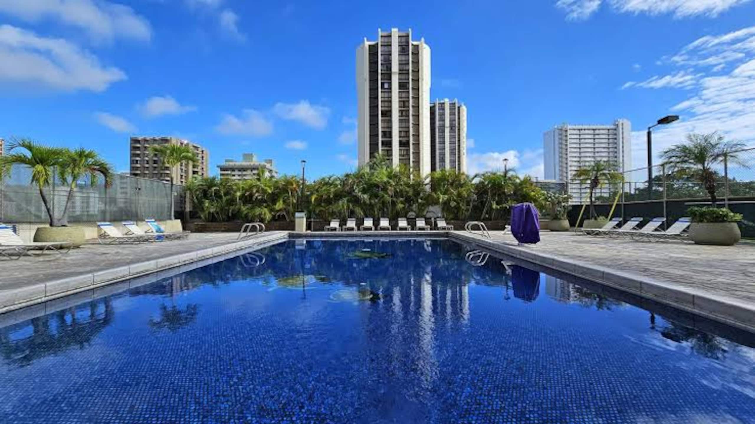 Waikiki Condo 1BR Sleeps 6/ Pool+Gym+ Free Parking - Photo 18