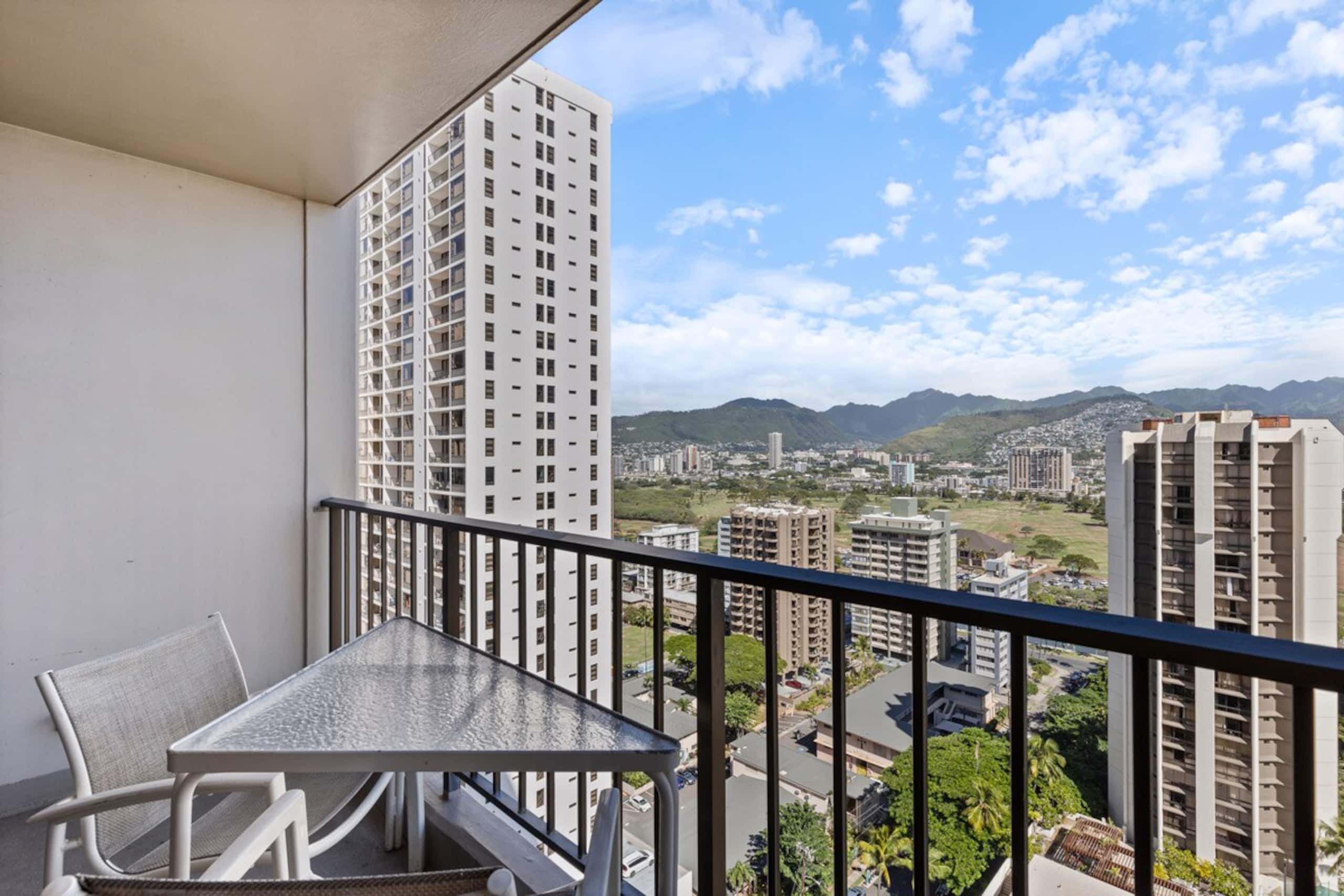 Waikiki Condo 1BR Sleeps 6/ Pool+Gym+ Free Parking - Photo 13