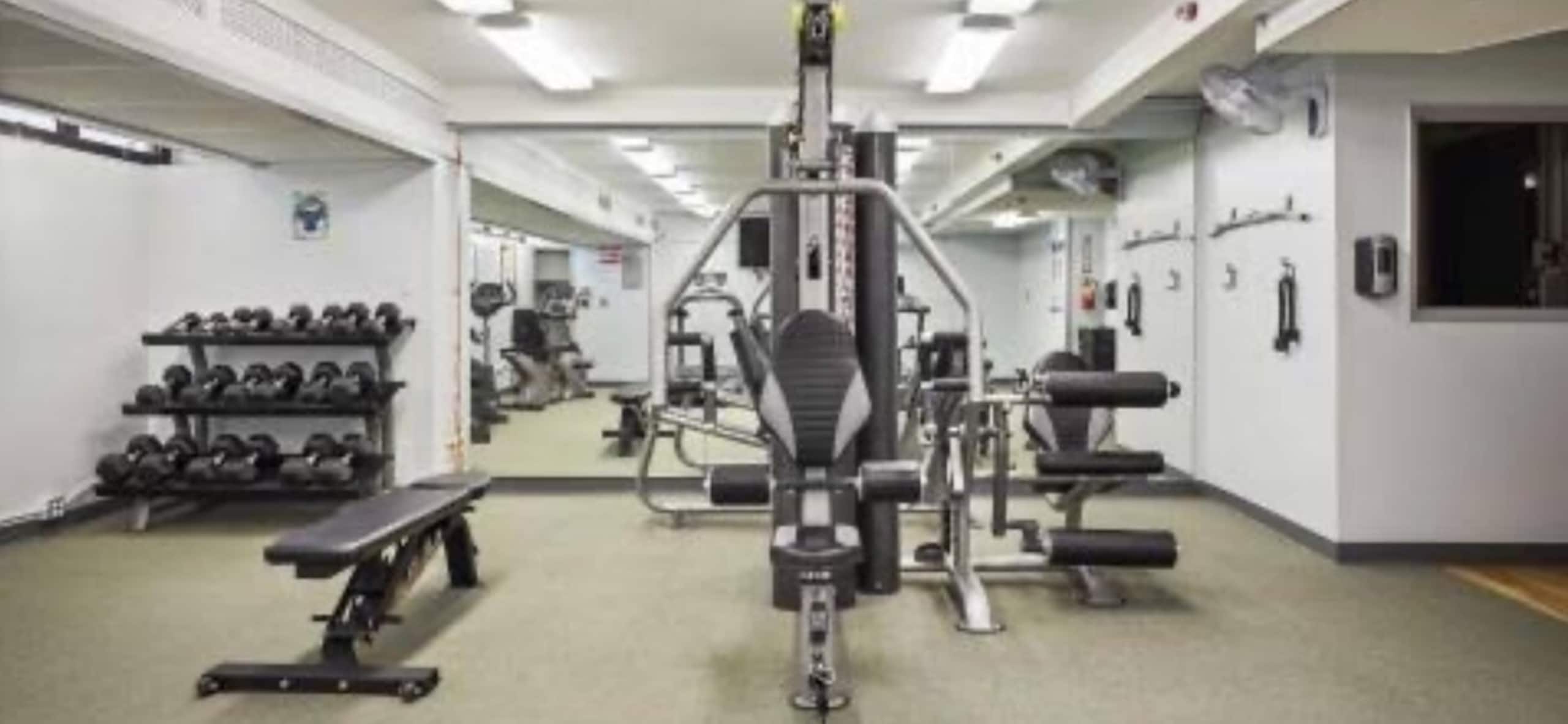 Waikiki Condo 1BR Sleeps 6/ Pool+Gym+ Free Parking - Photo 15