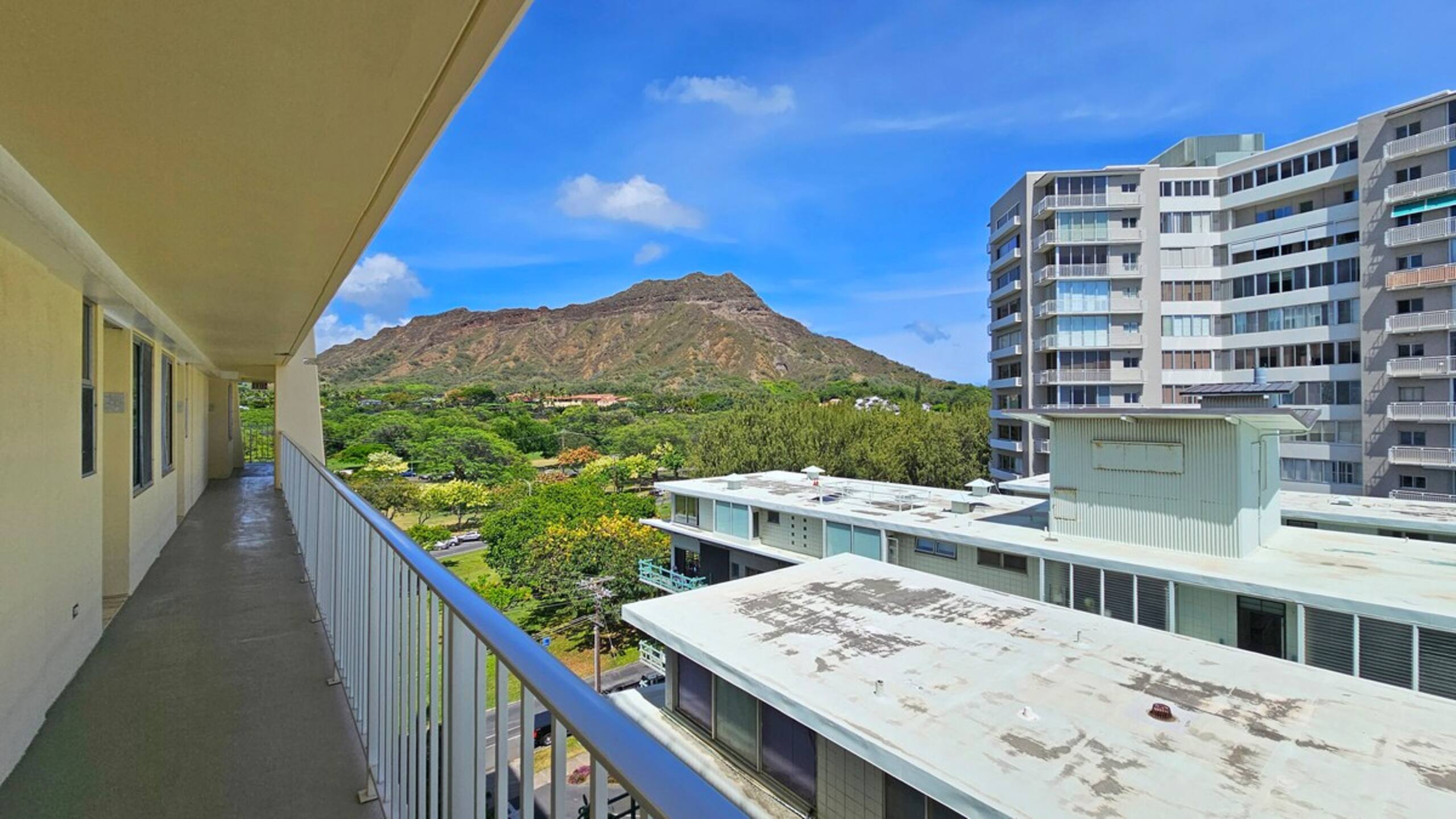 DHBH 902 Studio Apt, Full kitchen & Insane views! - Photo 16