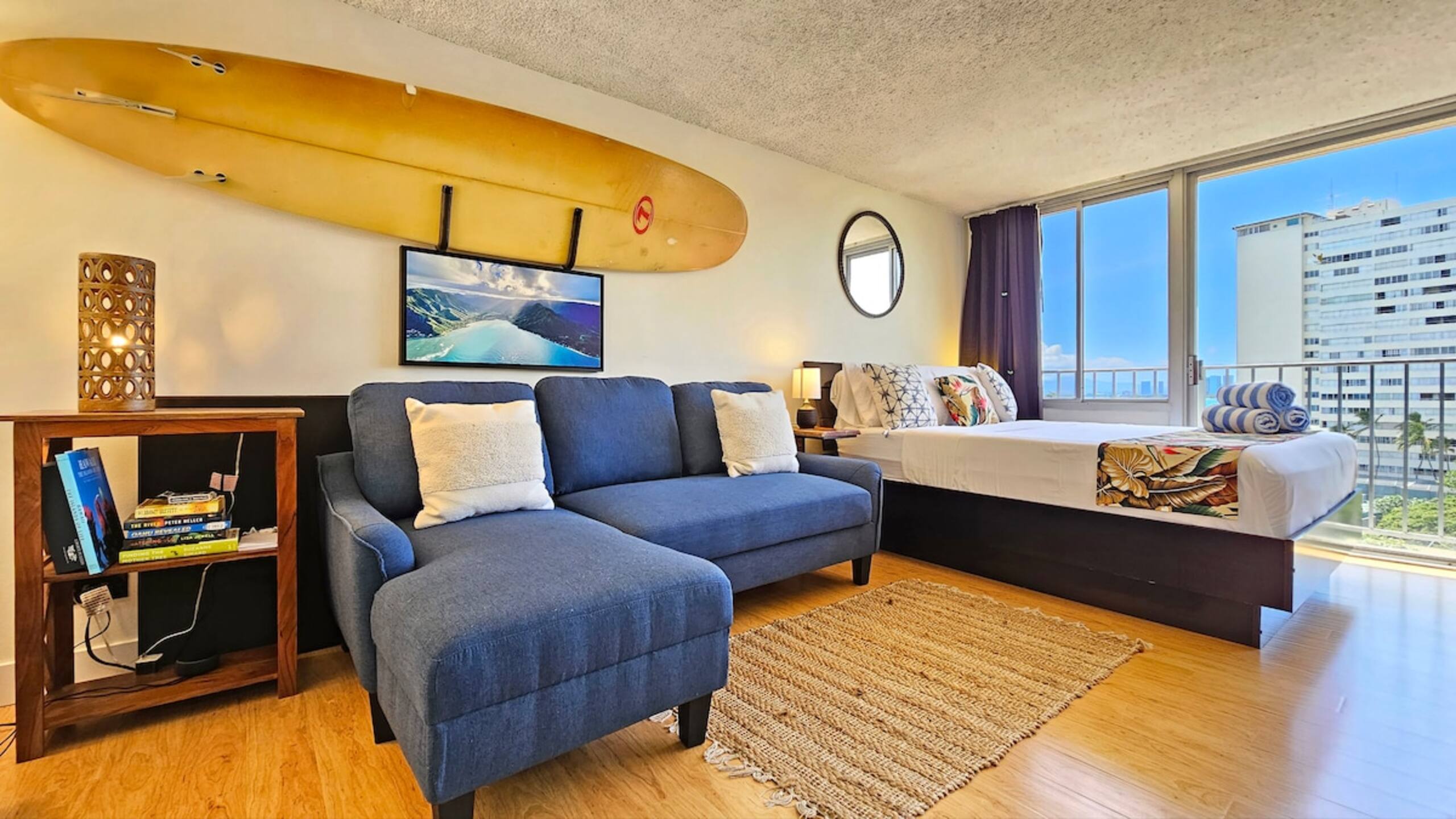 DHBH 902 Studio Apt, Full kitchen & Insane views! - Photo 3