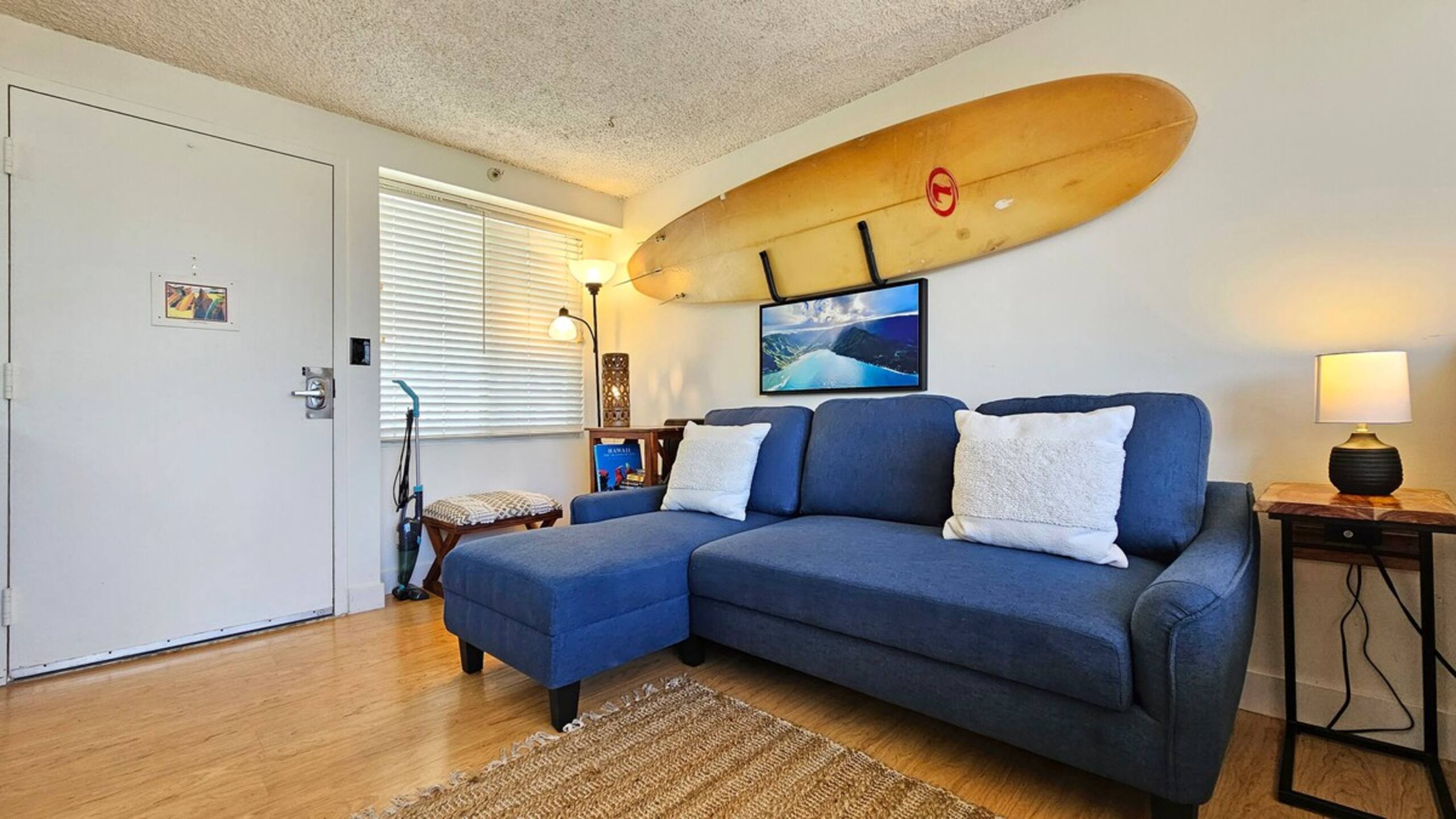 DHBH 902 Studio Apt, Full kitchen & Insane views! - Main photo