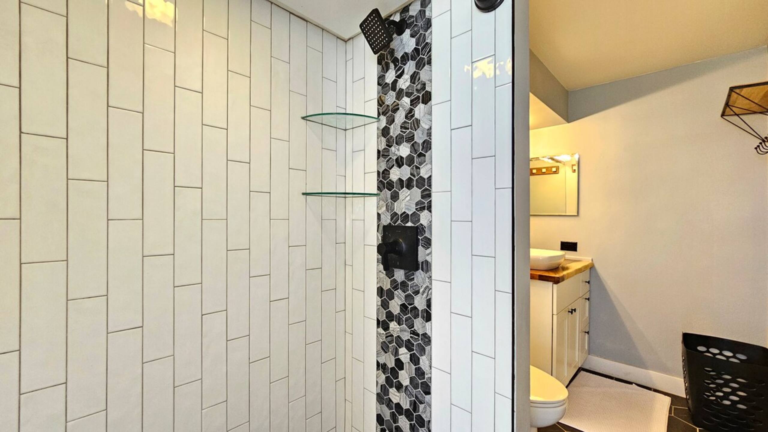 DHBH 902 Studio Apt, Full kitchen & Insane views! - Photo 12