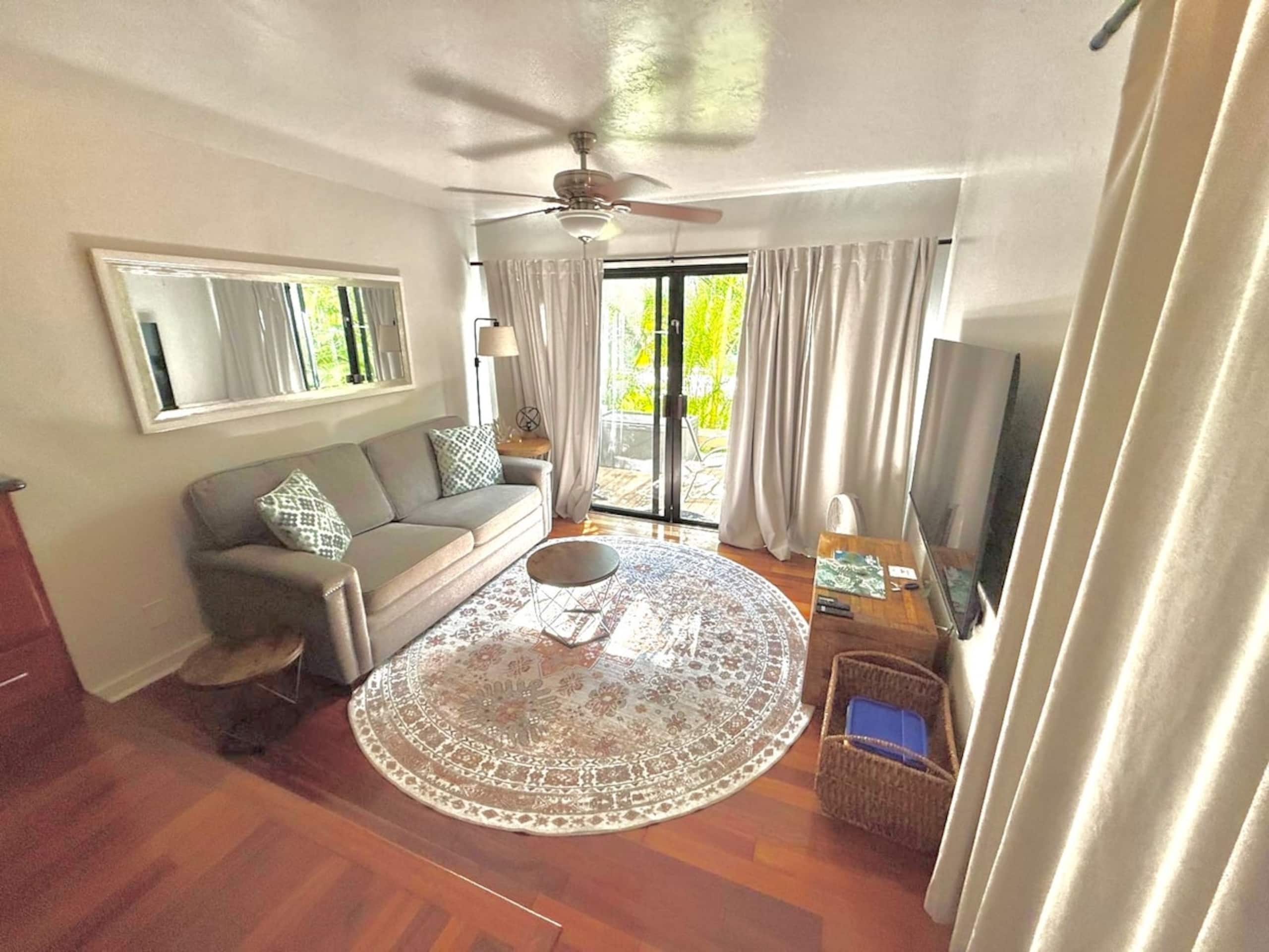 Walkable location AC in bedroom, washer dryer. - Photo 6
