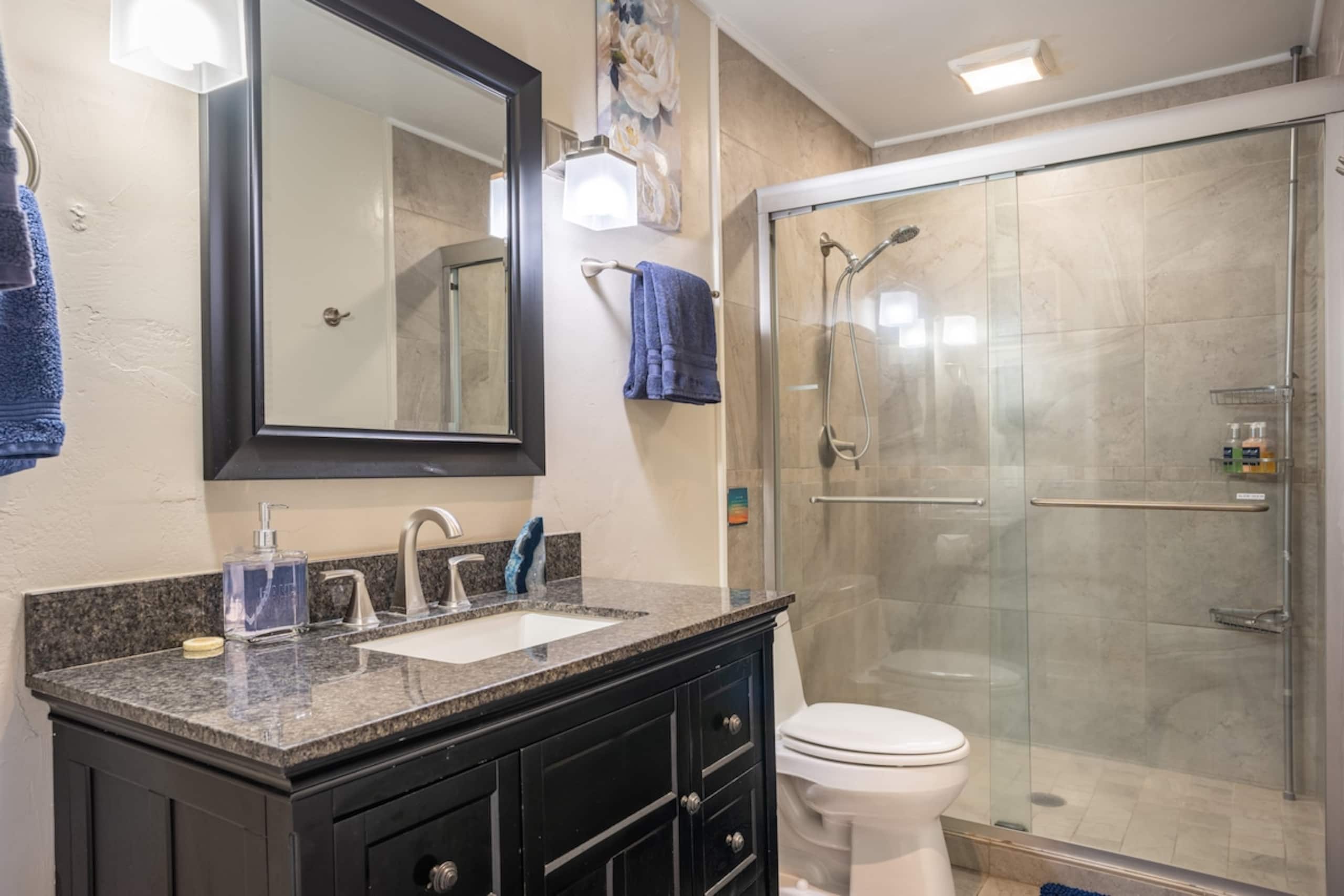 Walkable location AC in bedroom, washer dryer. - Photo 10
